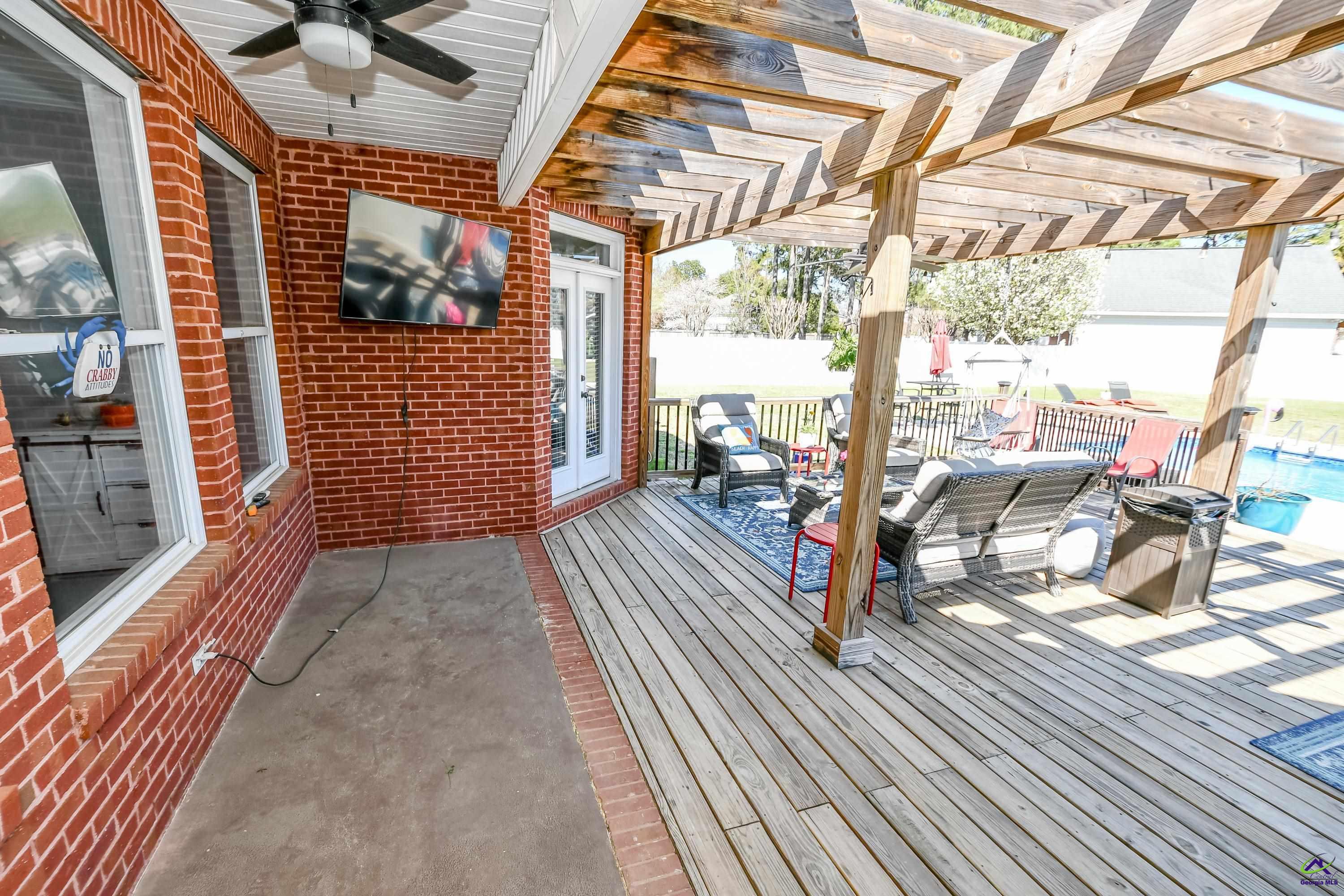 4 Willow Lake Drive