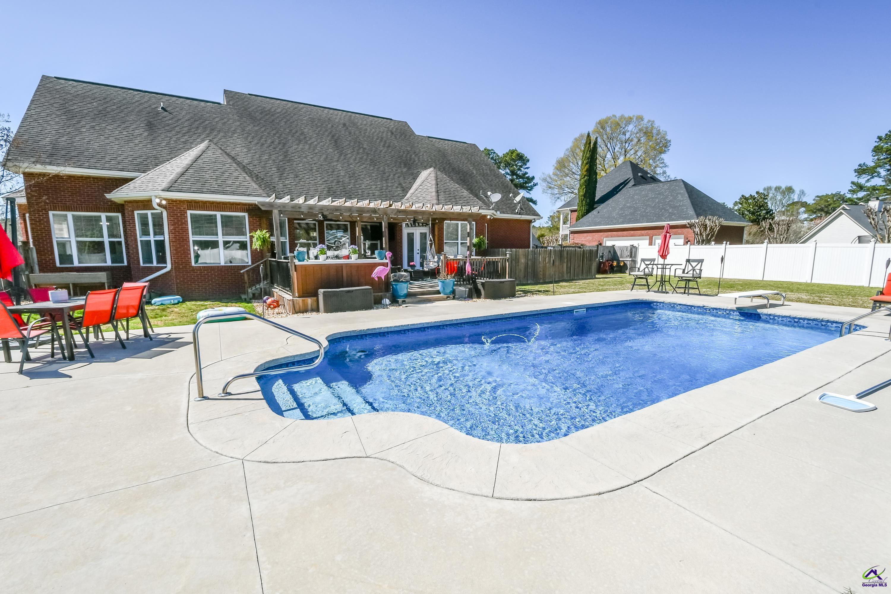 4 Willow Lake Drive