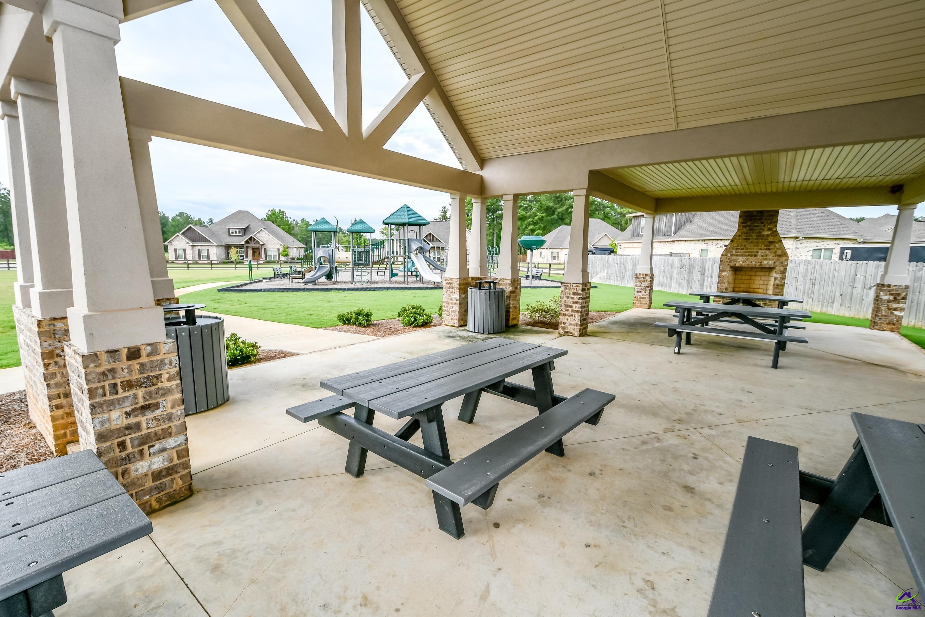 212 Willowbrook Lane