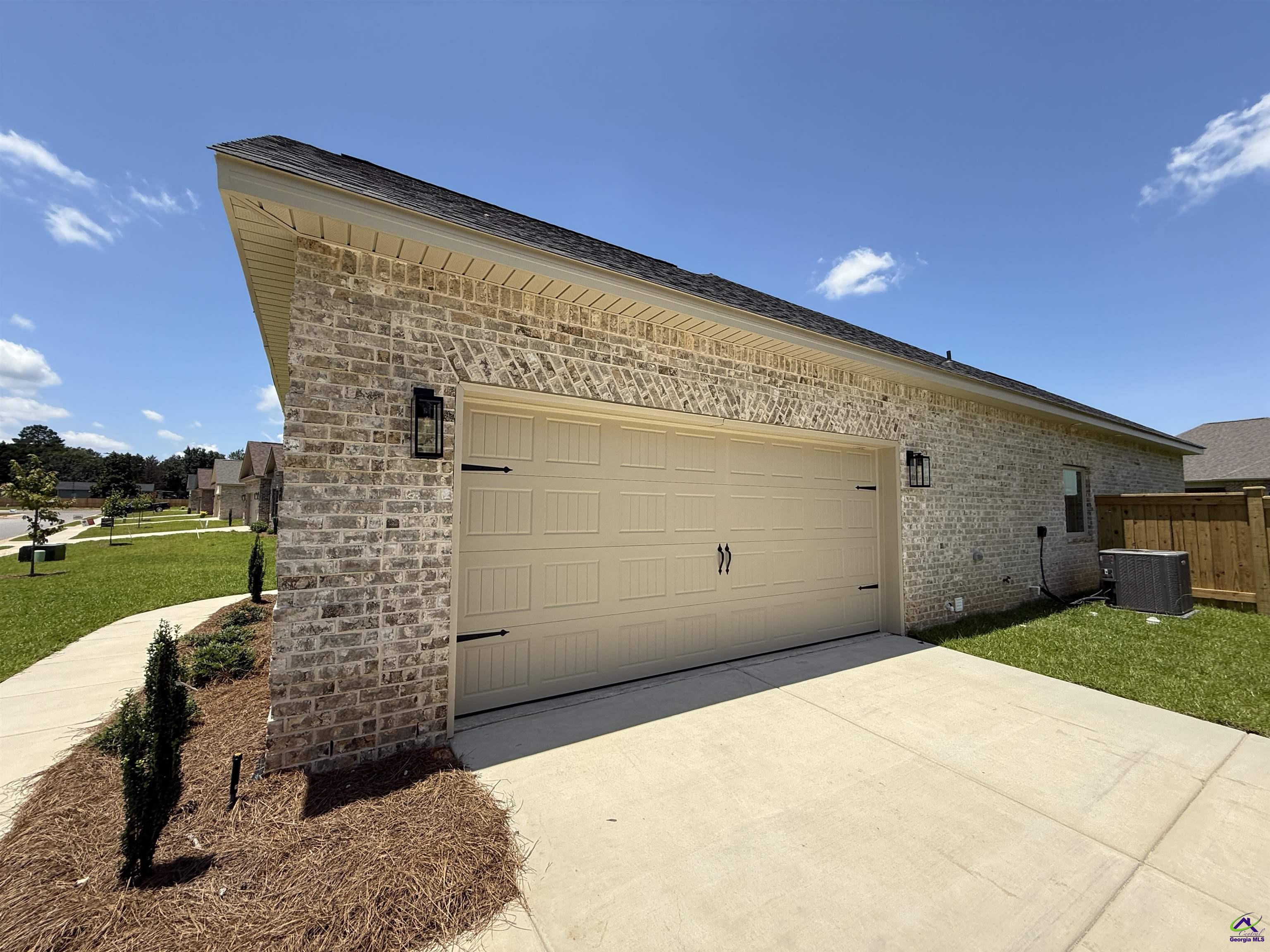 212 Willowbrook Lane