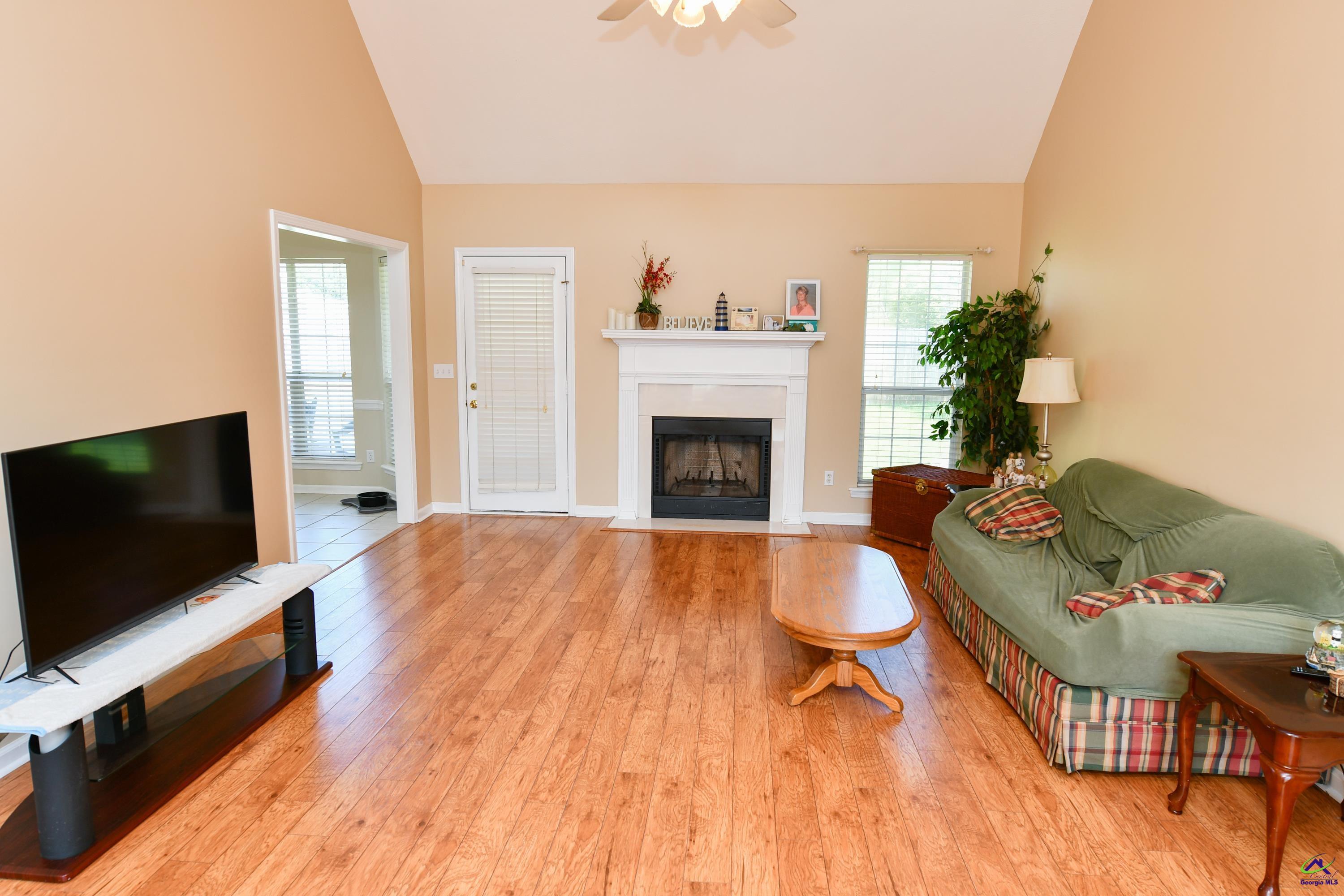 102 Mallard Pointe