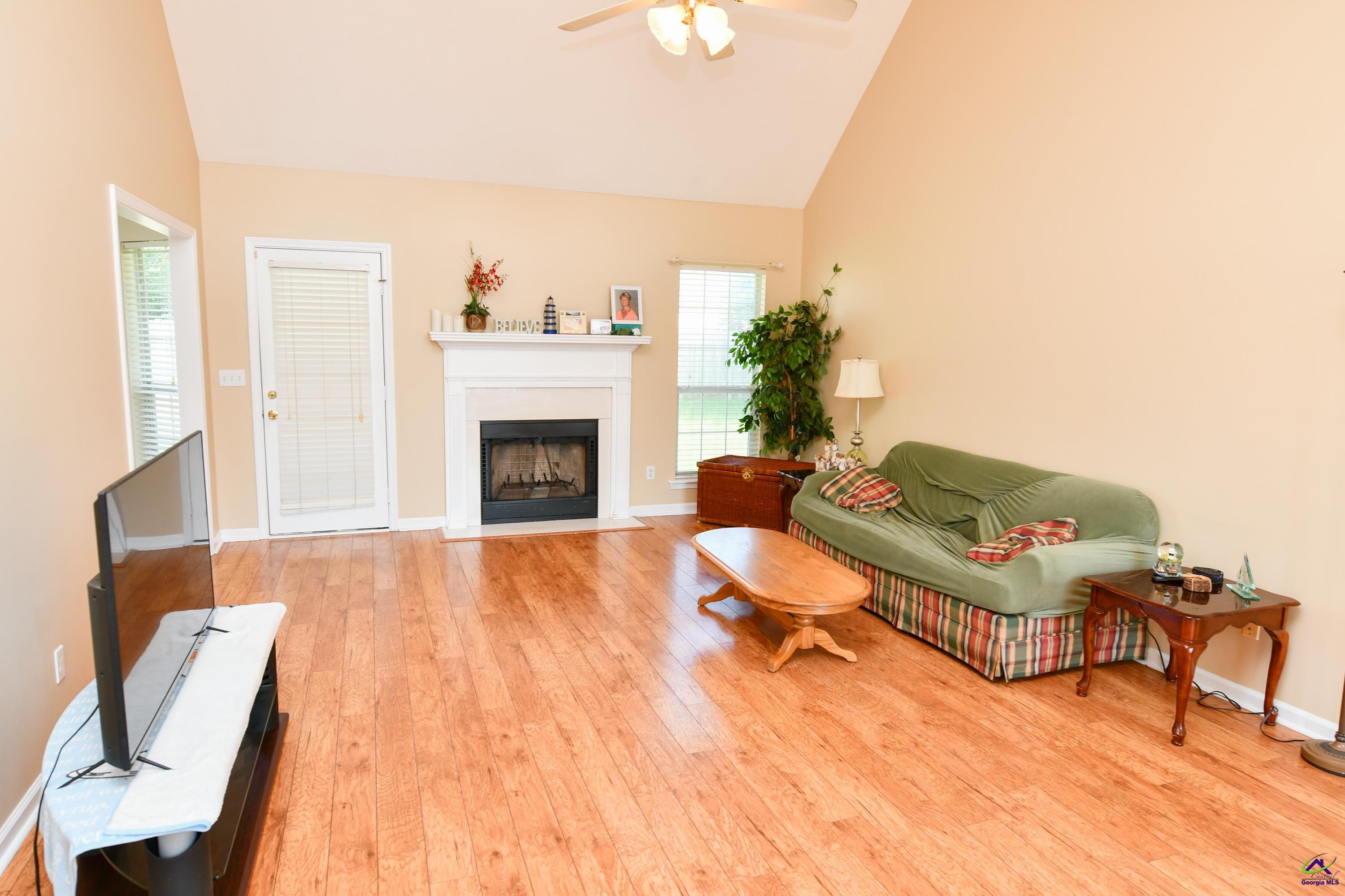 102 Mallard Pointe
