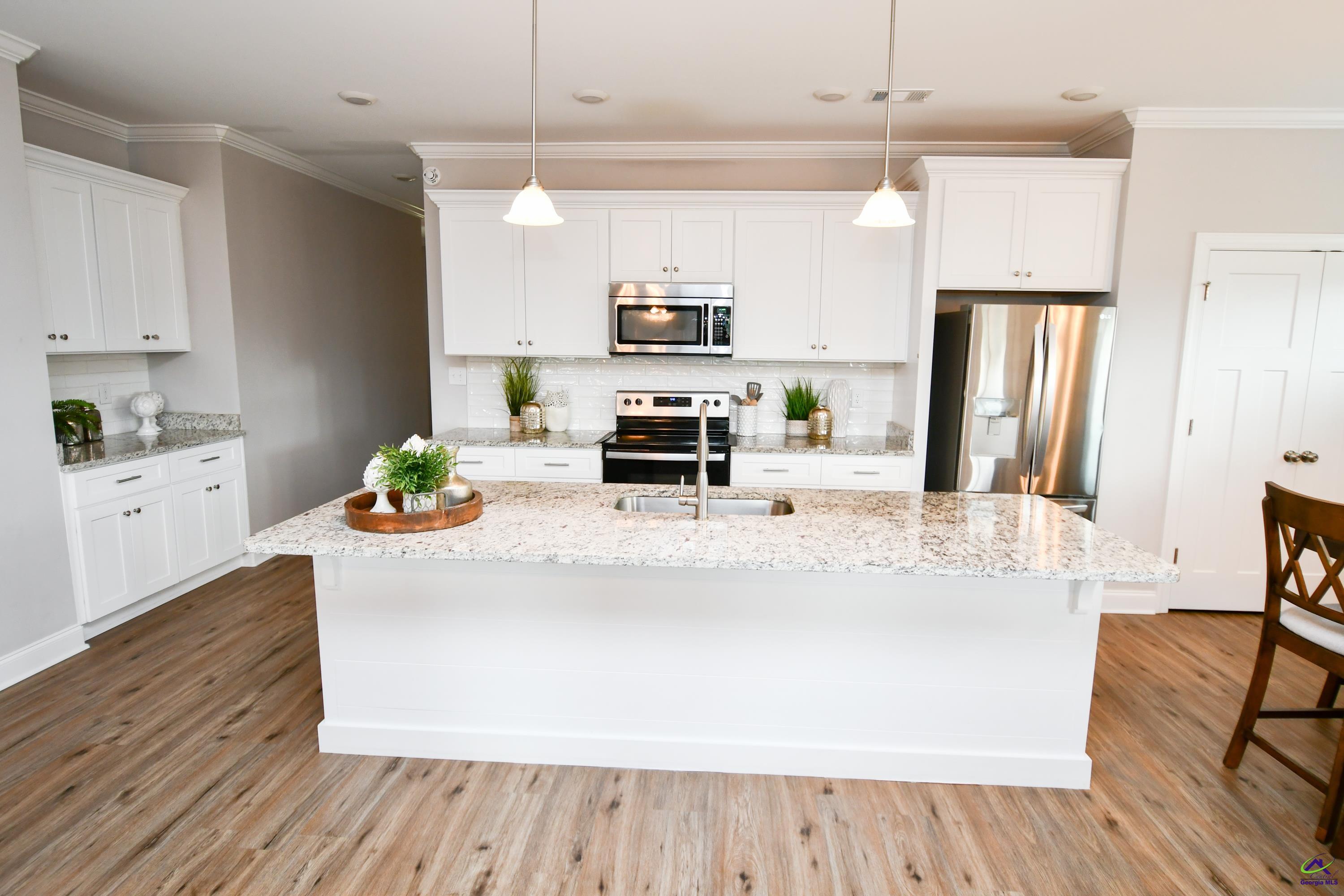 907 Adirondac Way
