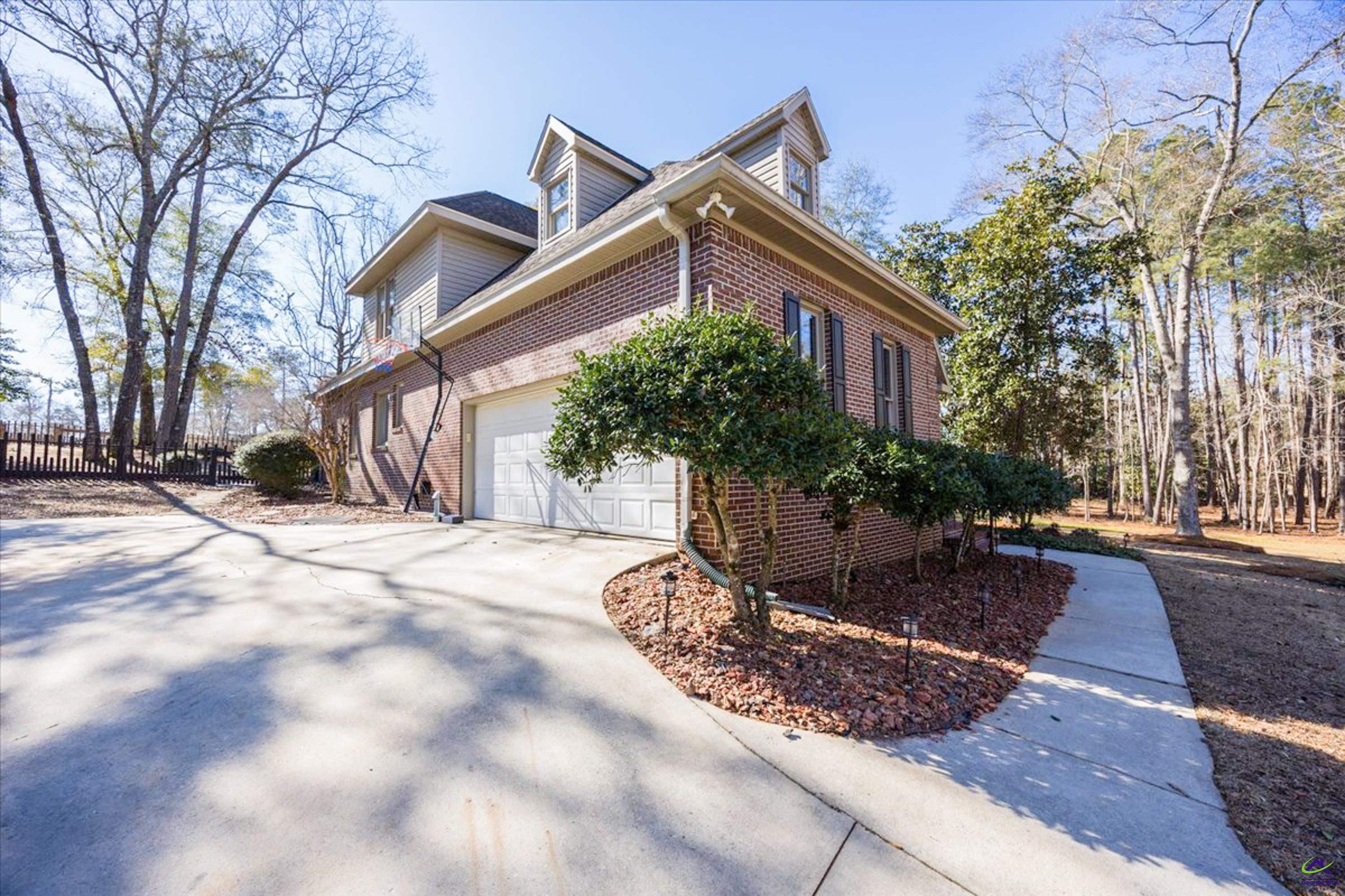 212 Falcon Crest