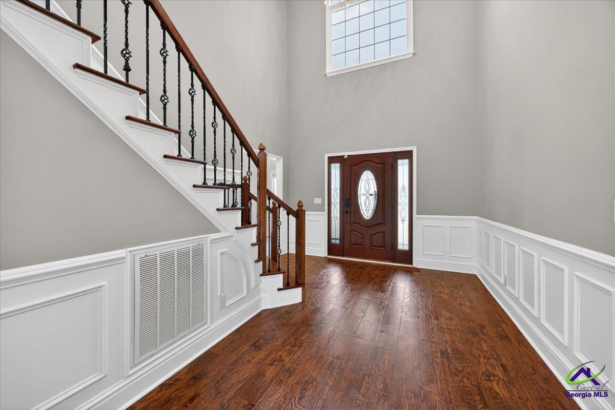 212 Falcon Crest