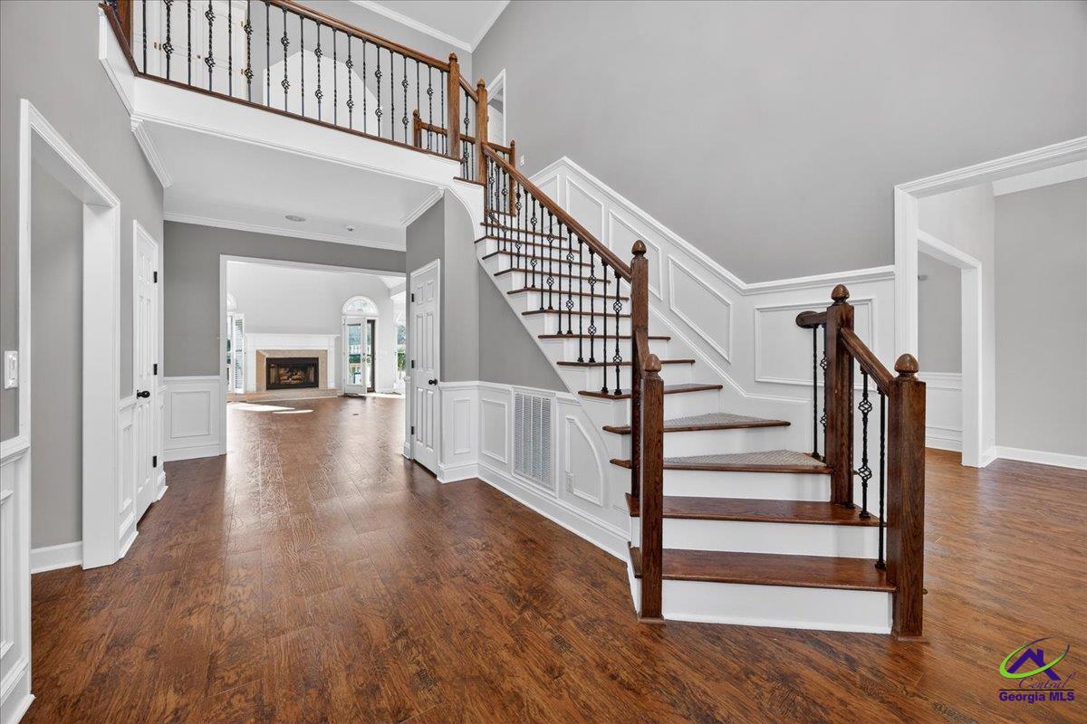 212 Falcon Crest