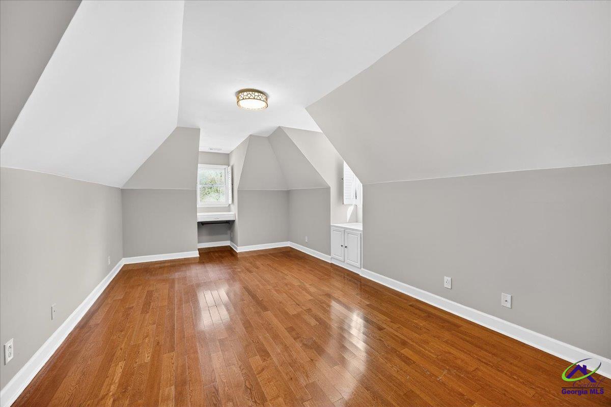212 Falcon Crest