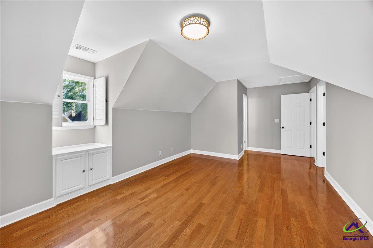212 Falcon Crest