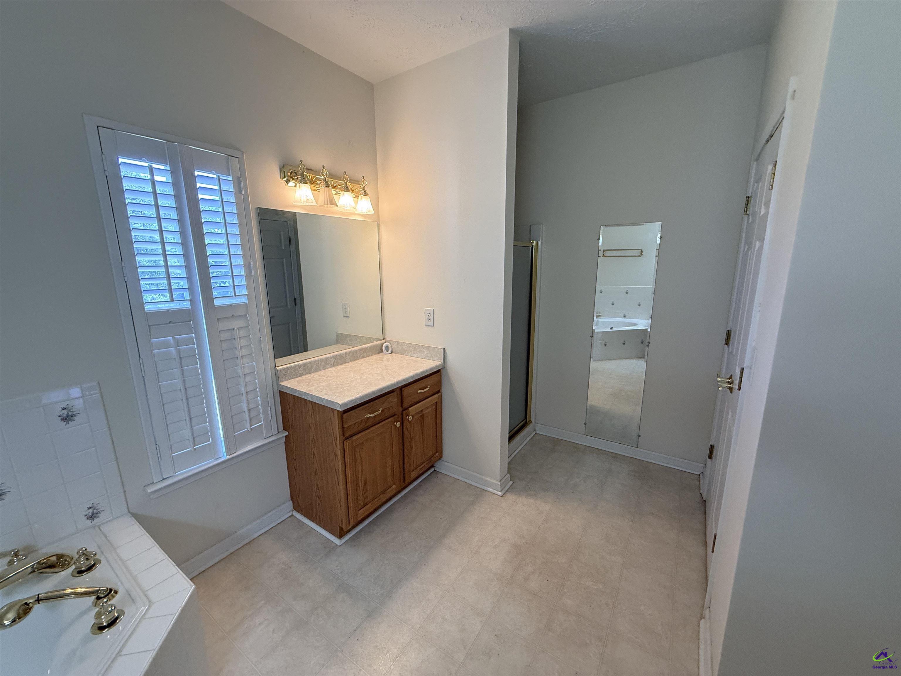 611 Moncrief Rd