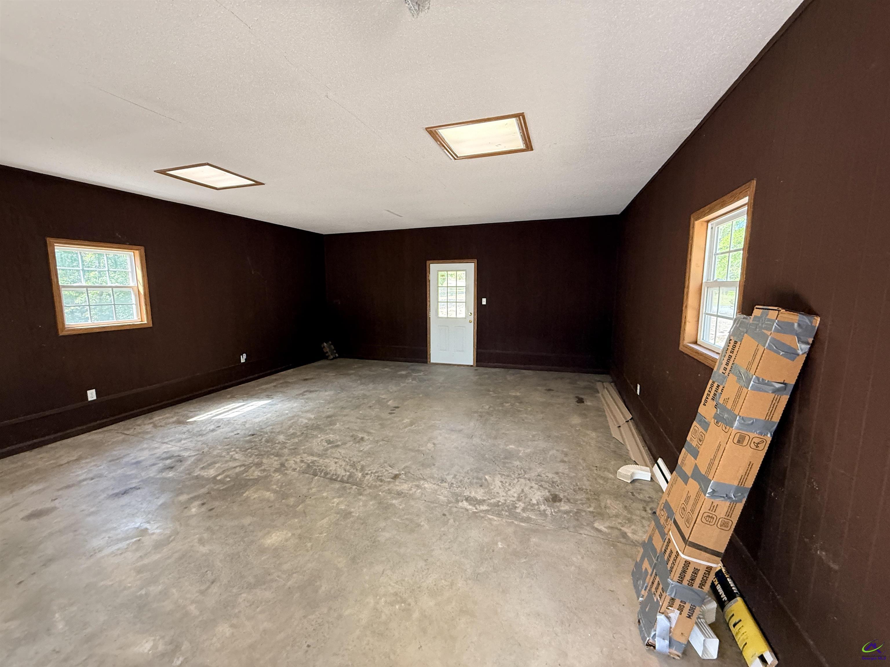 611 Moncrief Rd