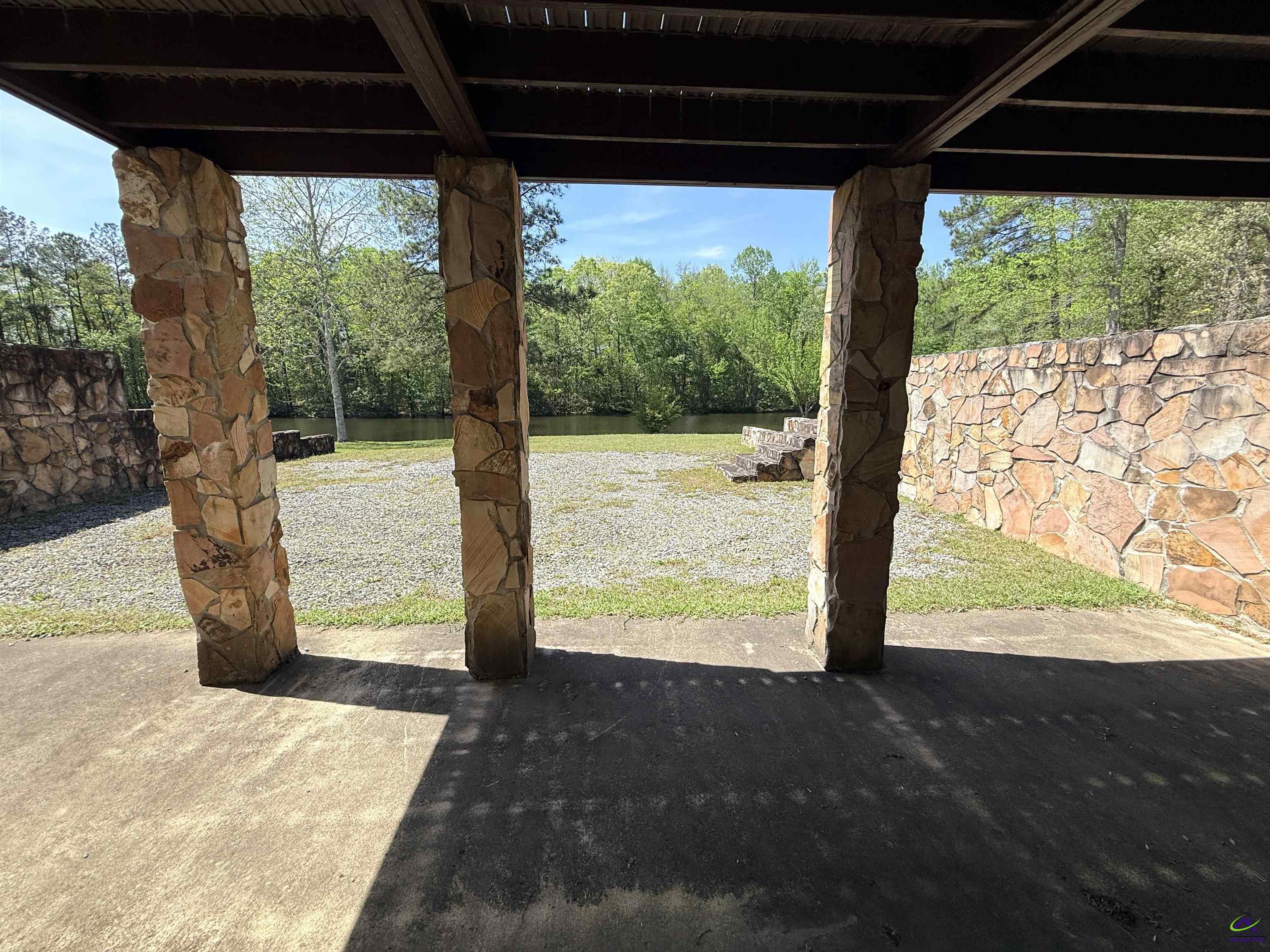 611 Moncrief Rd