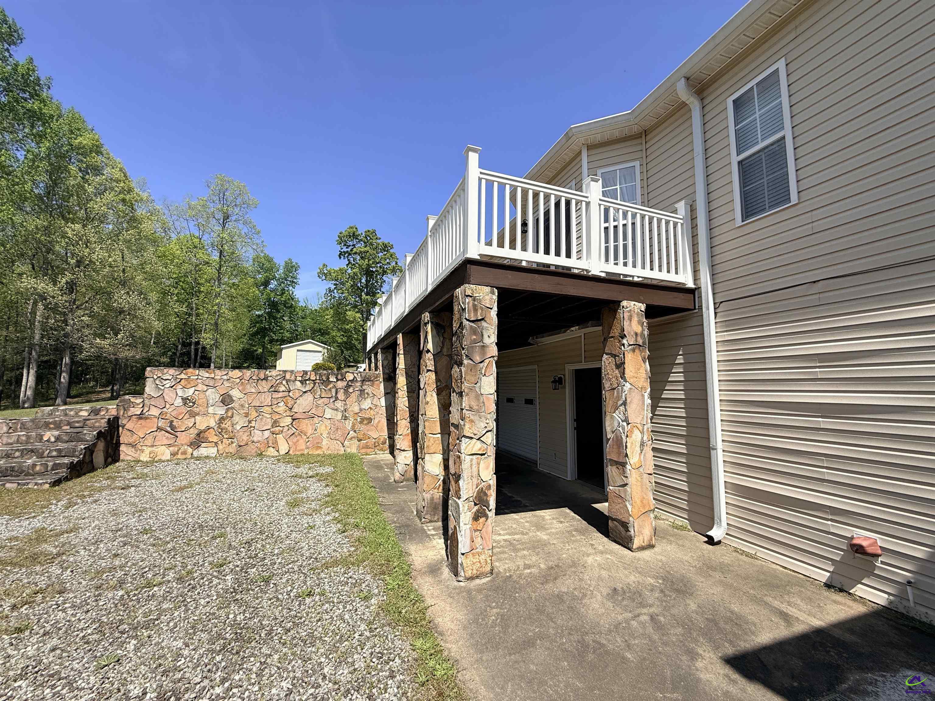 611 Moncrief Rd