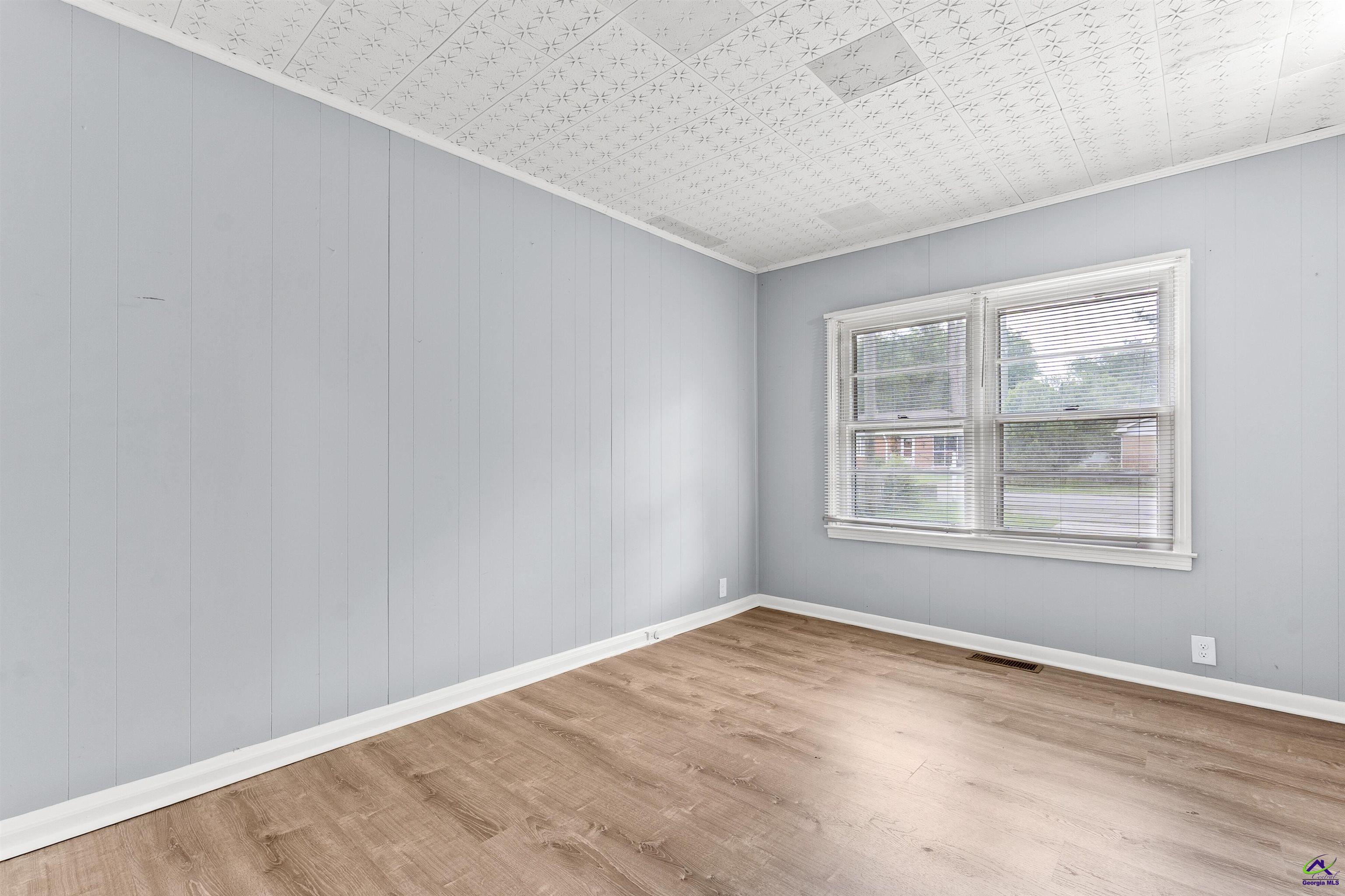 103 Woodlawn Avenue