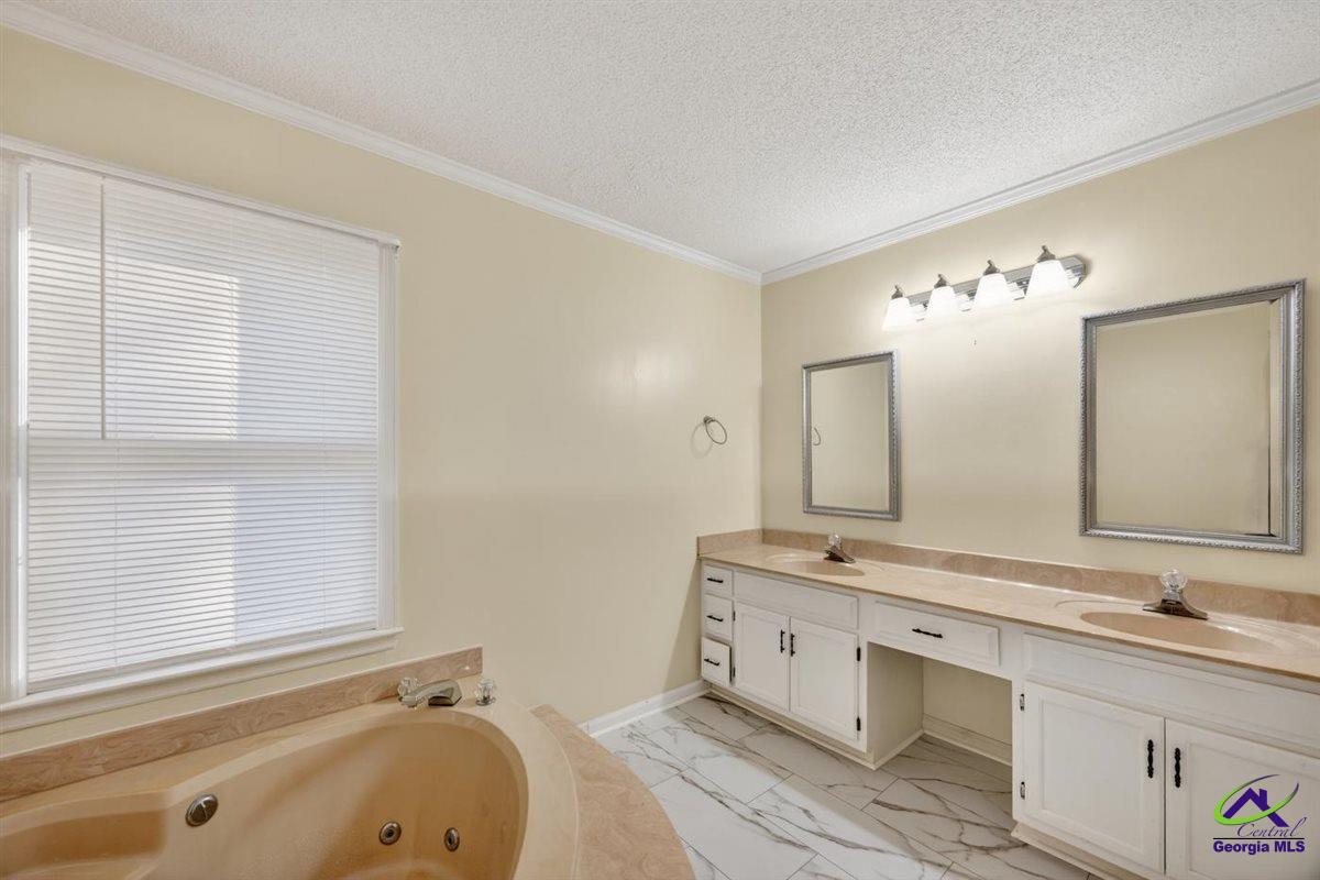 114 Nassau Ct