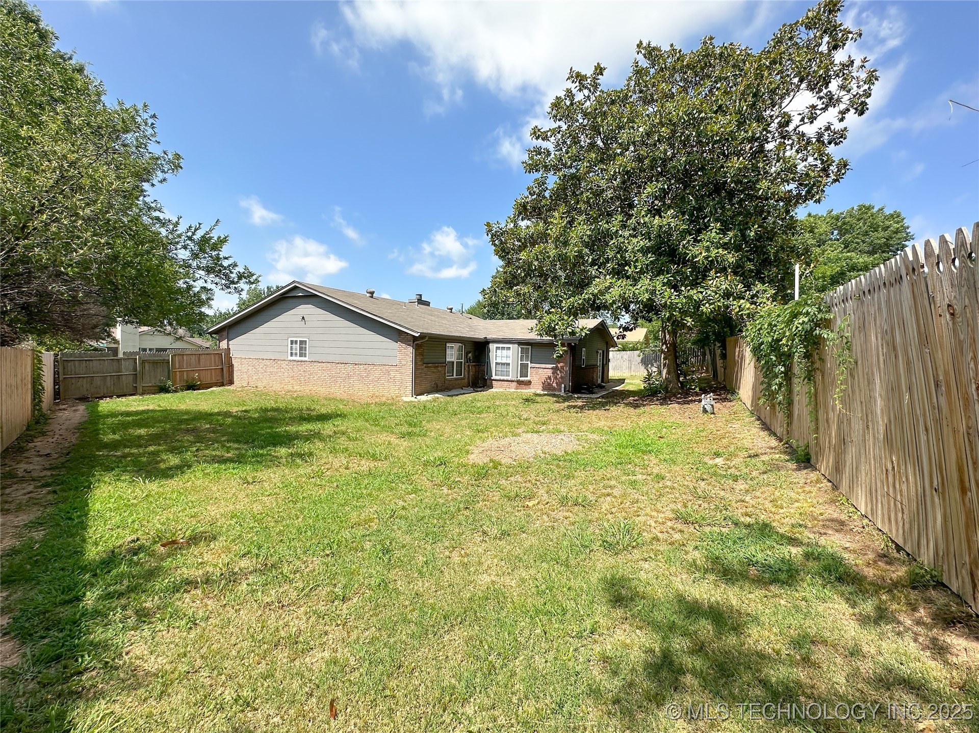2305 W Independence Street