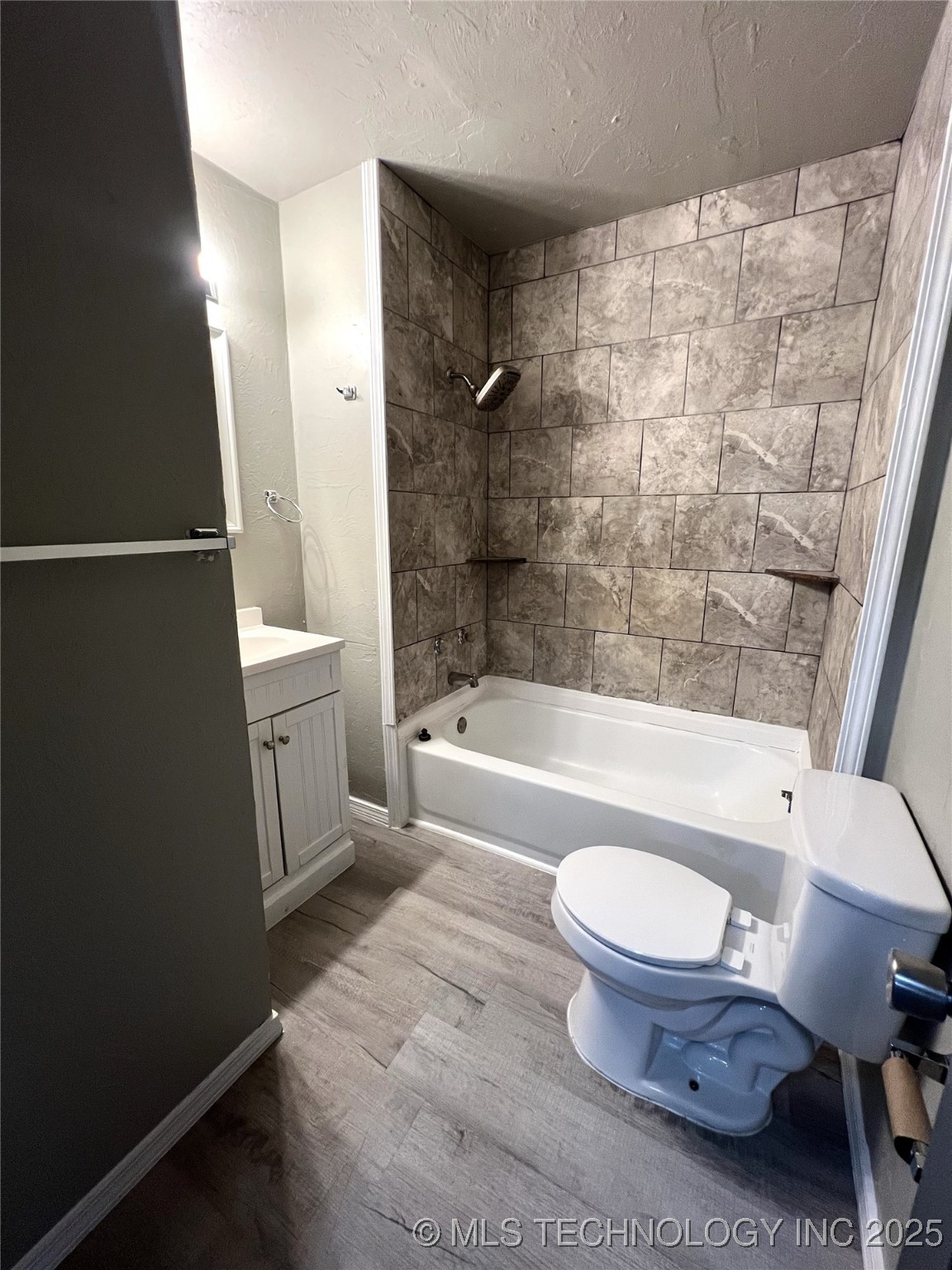 4610 N Detroit Avenue