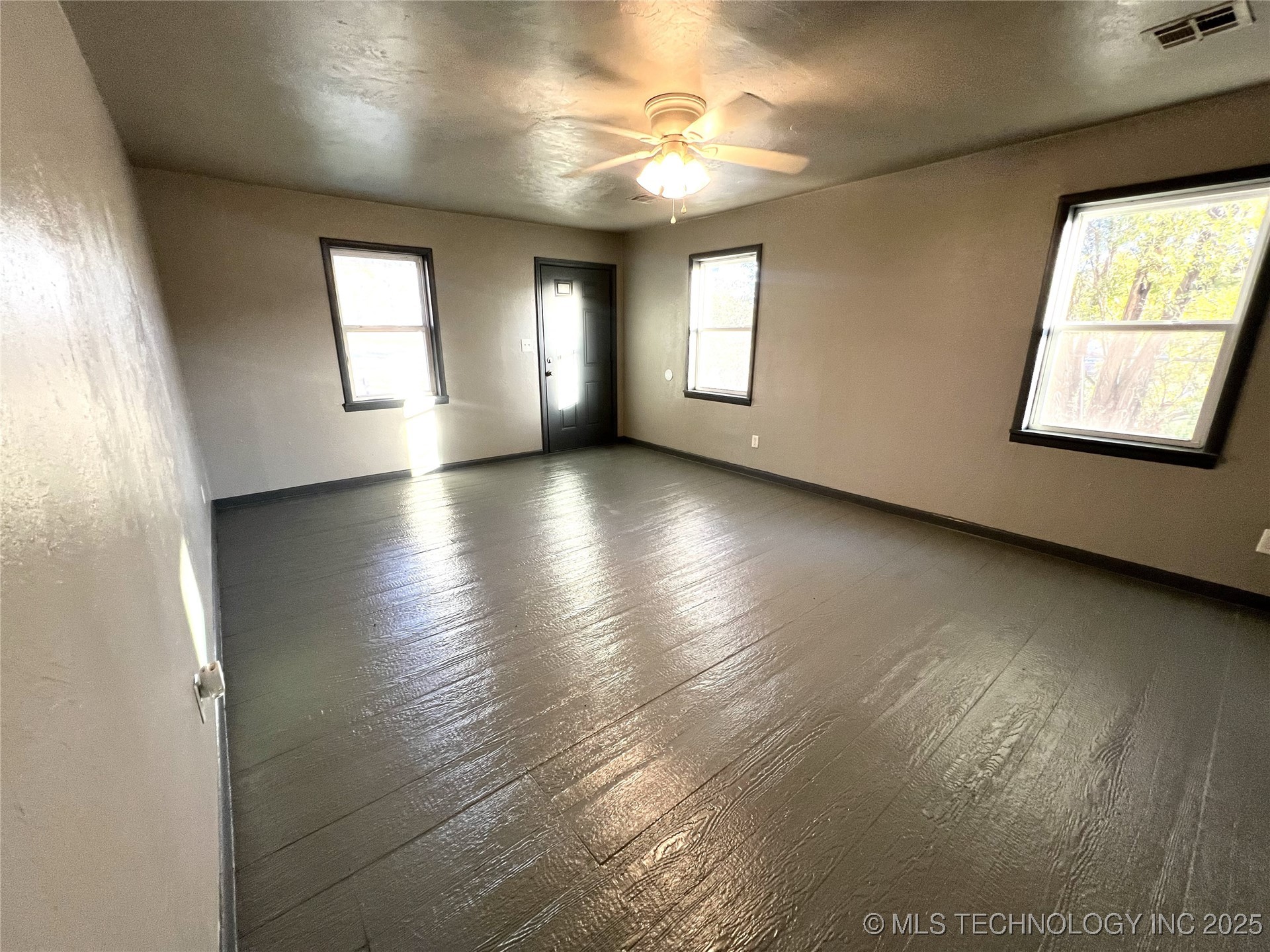 4610 N Detroit Avenue