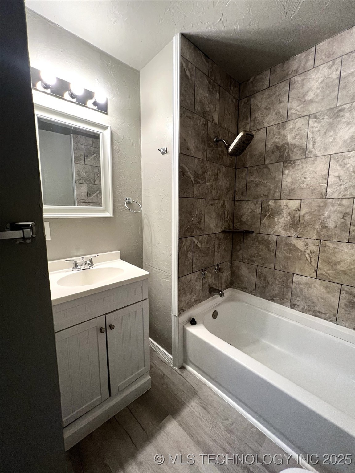 4610 N Detroit Avenue