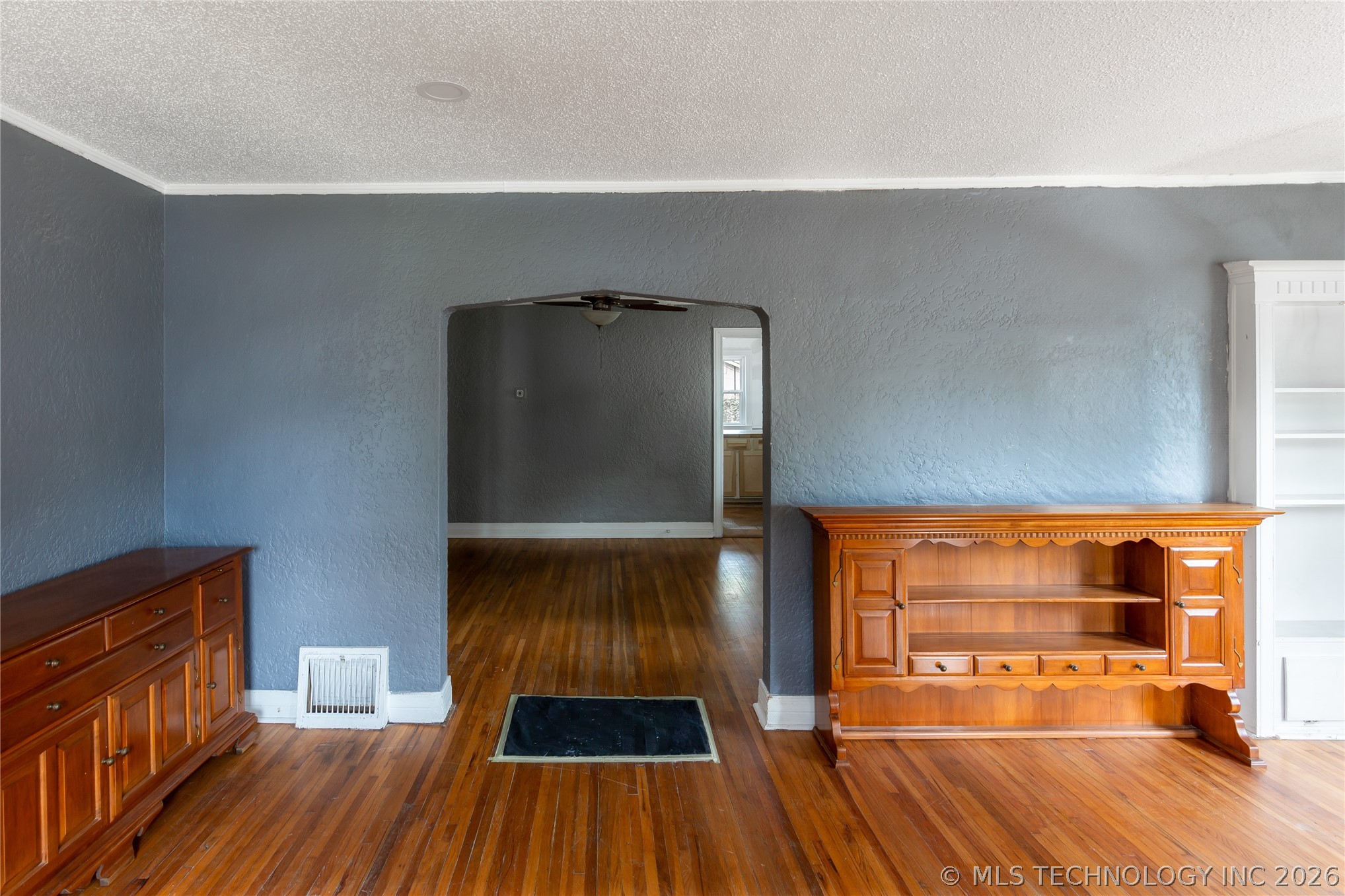 832 N College Avenue