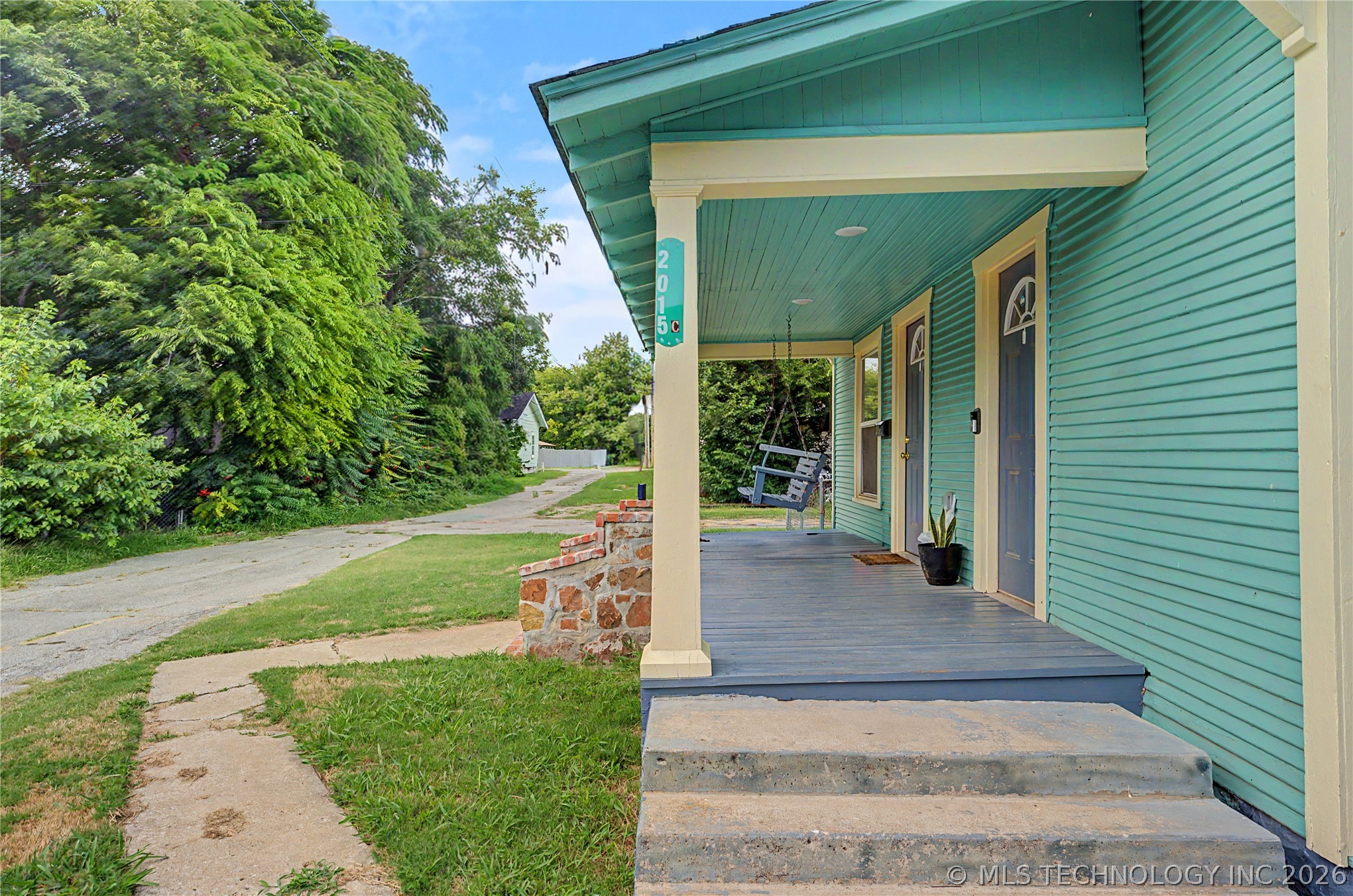 2015 E 2nd Street