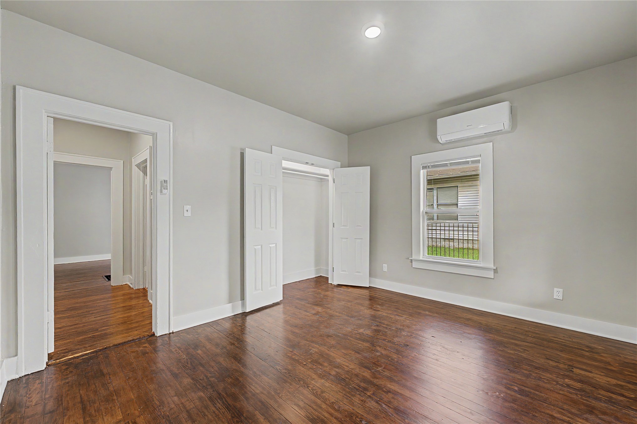 2015 E 2nd Street Unit B