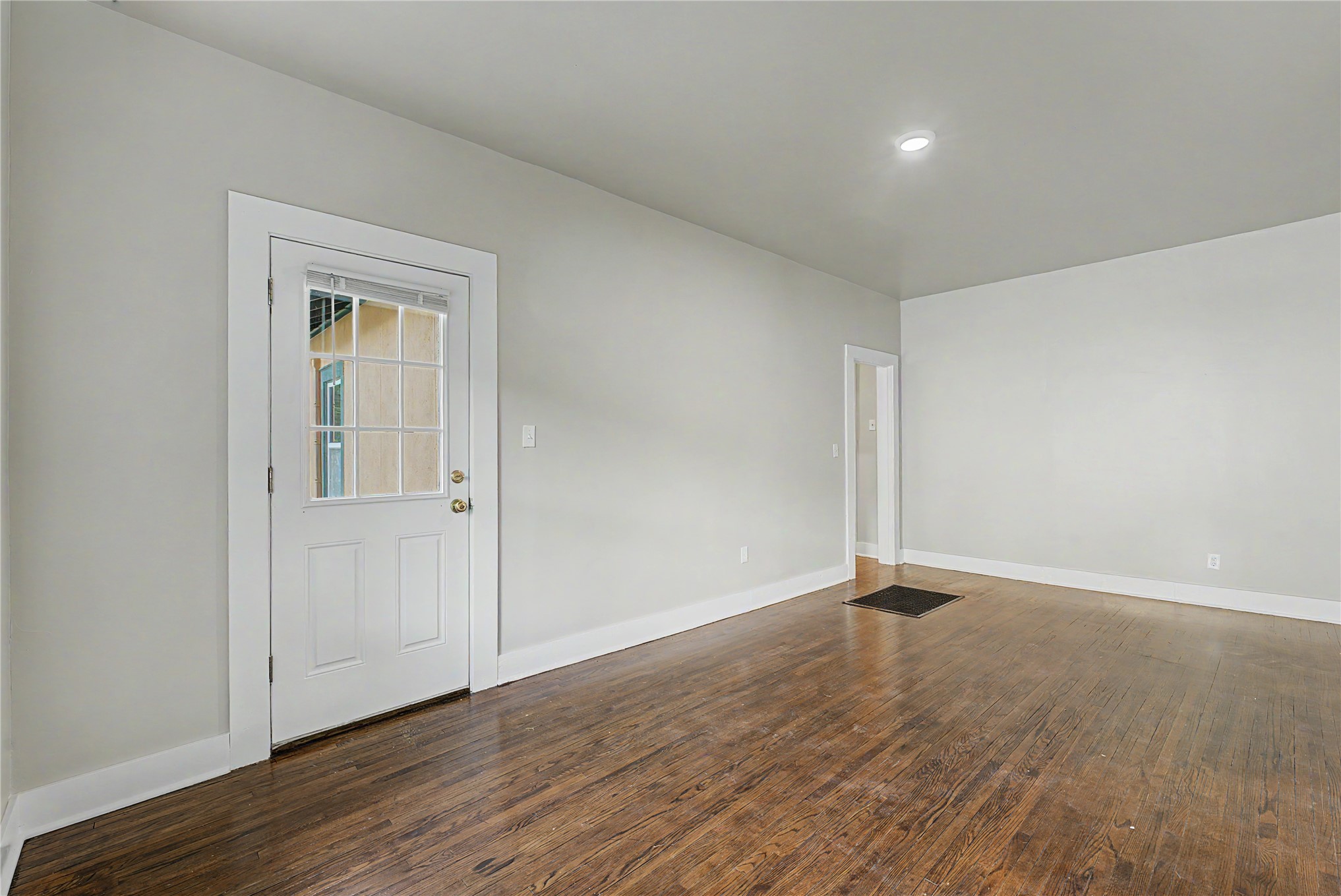 2015 E 2nd Street Unit B