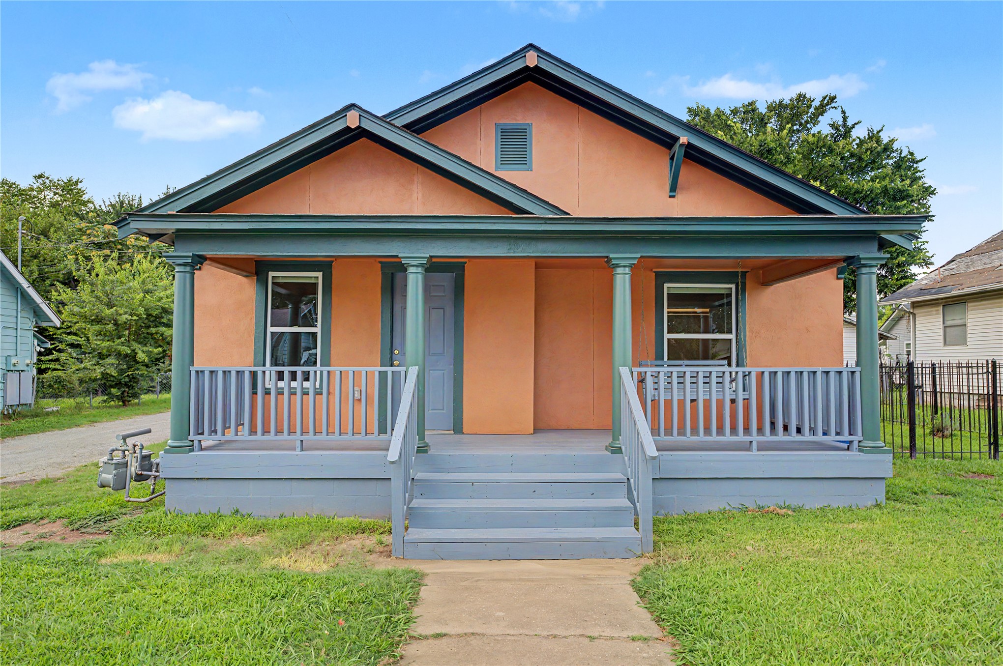 2015 E 2nd Street Unit B