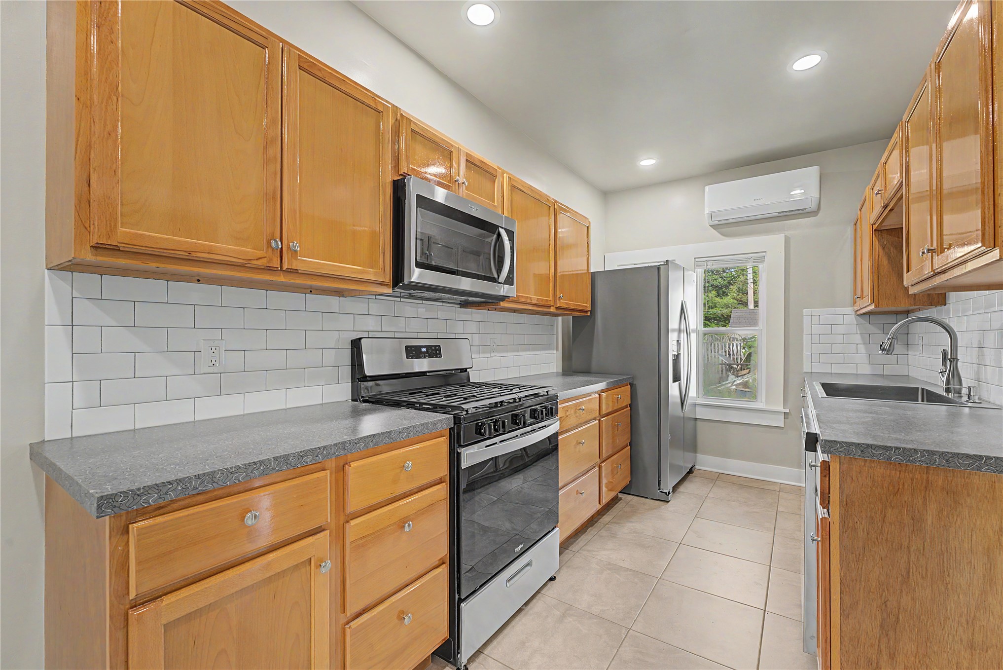 2015 E 2nd Street Unit B