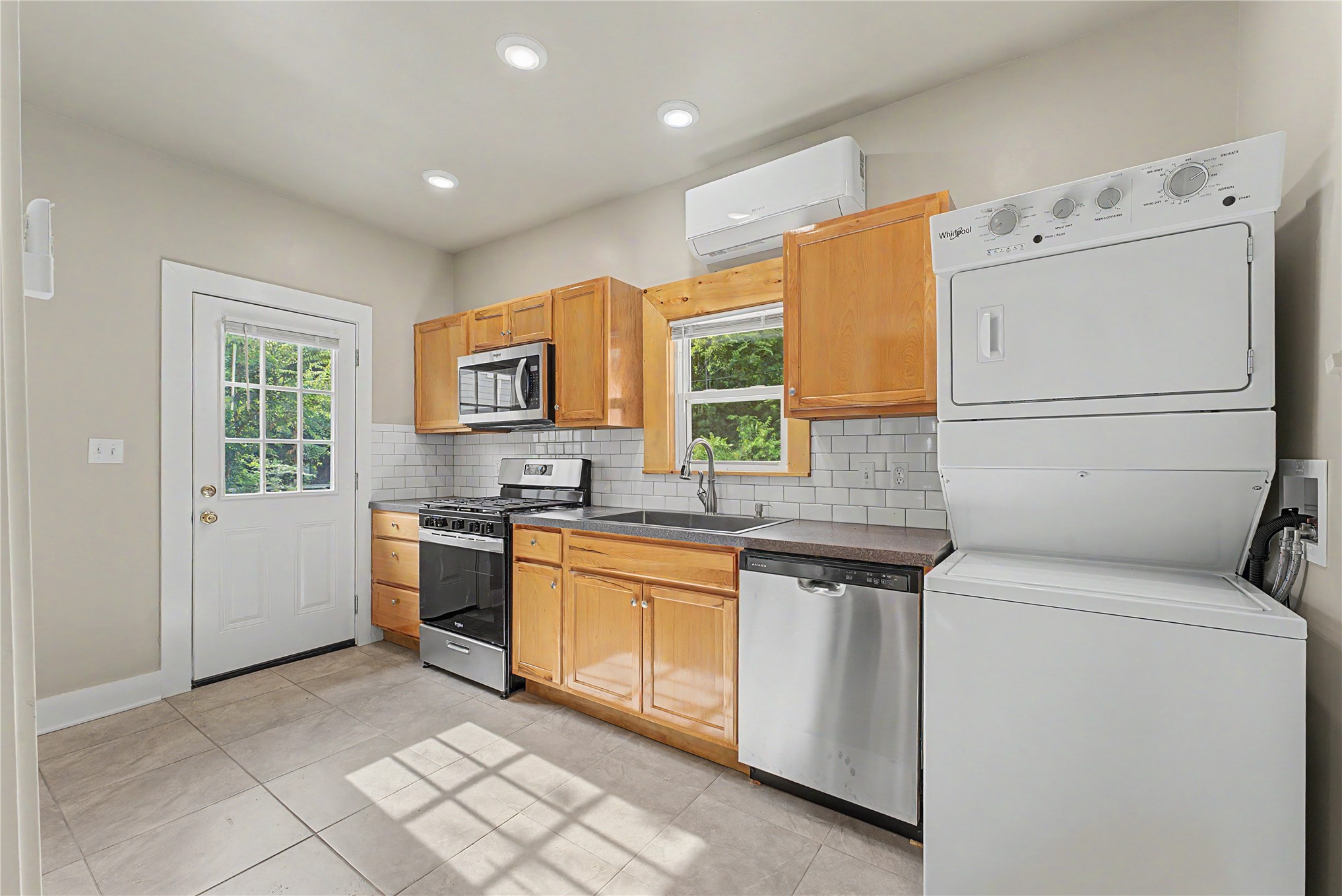 2015 E 2nd Street Unit A