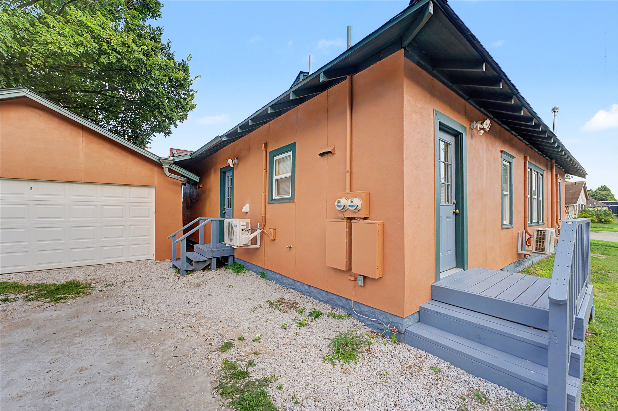 2015 E 2nd Street Unit A