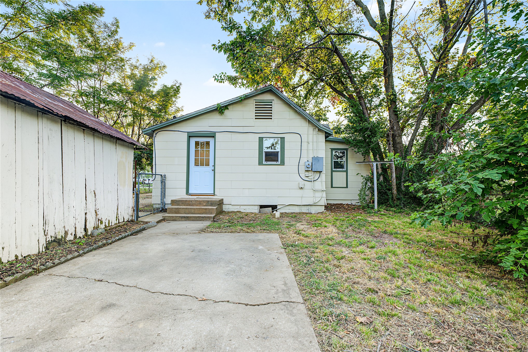 126 N Seminole Avenue