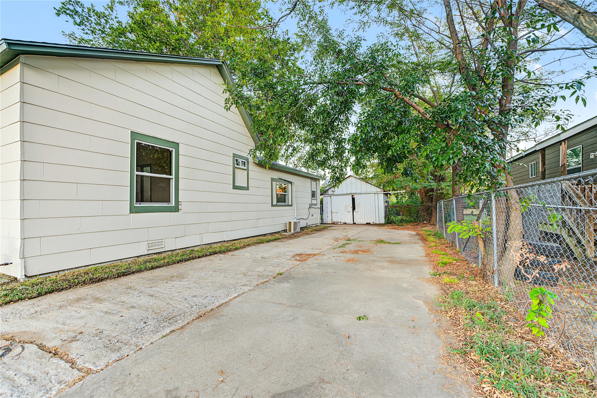 126 N Seminole Avenue