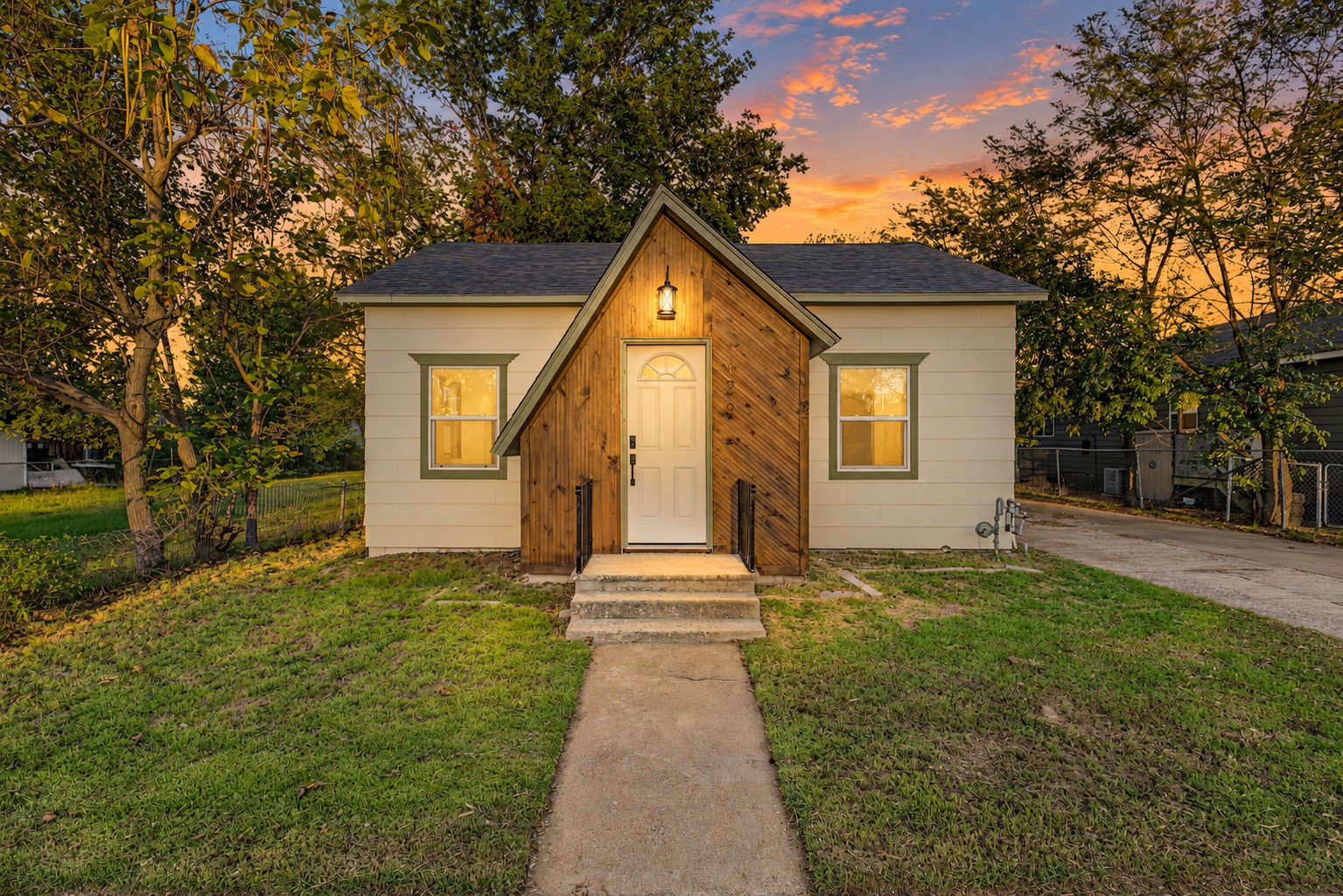 126 N Seminole Avenue