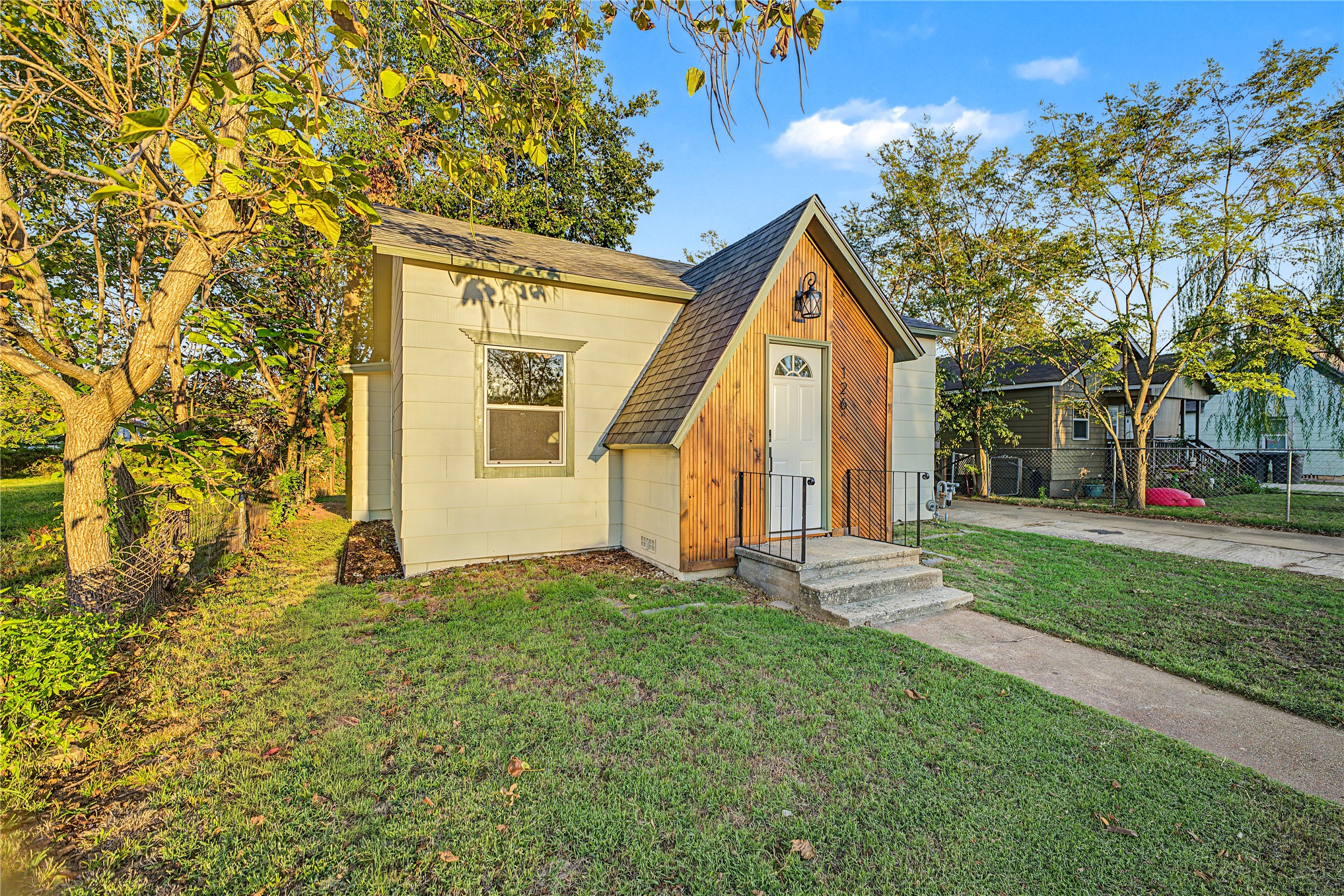 126 N Seminole Avenue