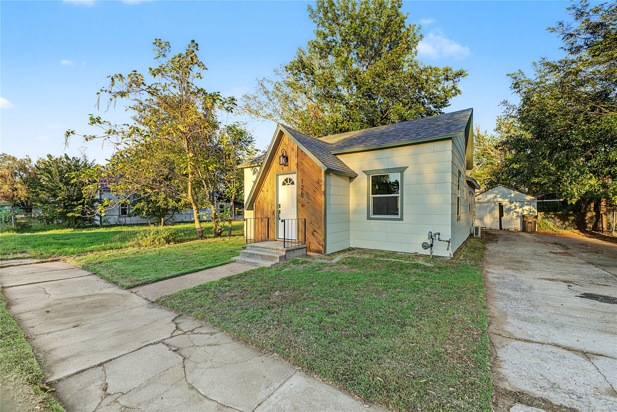 126 N Seminole Avenue
