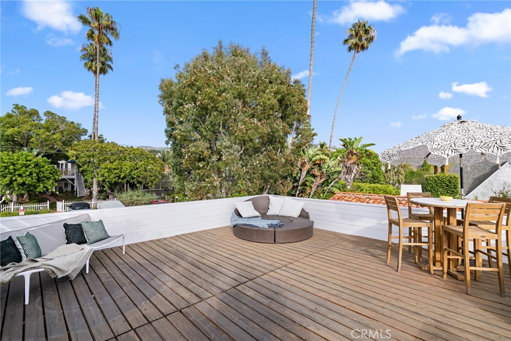 1143 Catalina Street