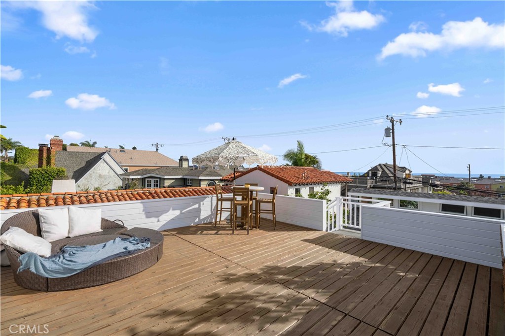 1143 Catalina Street
