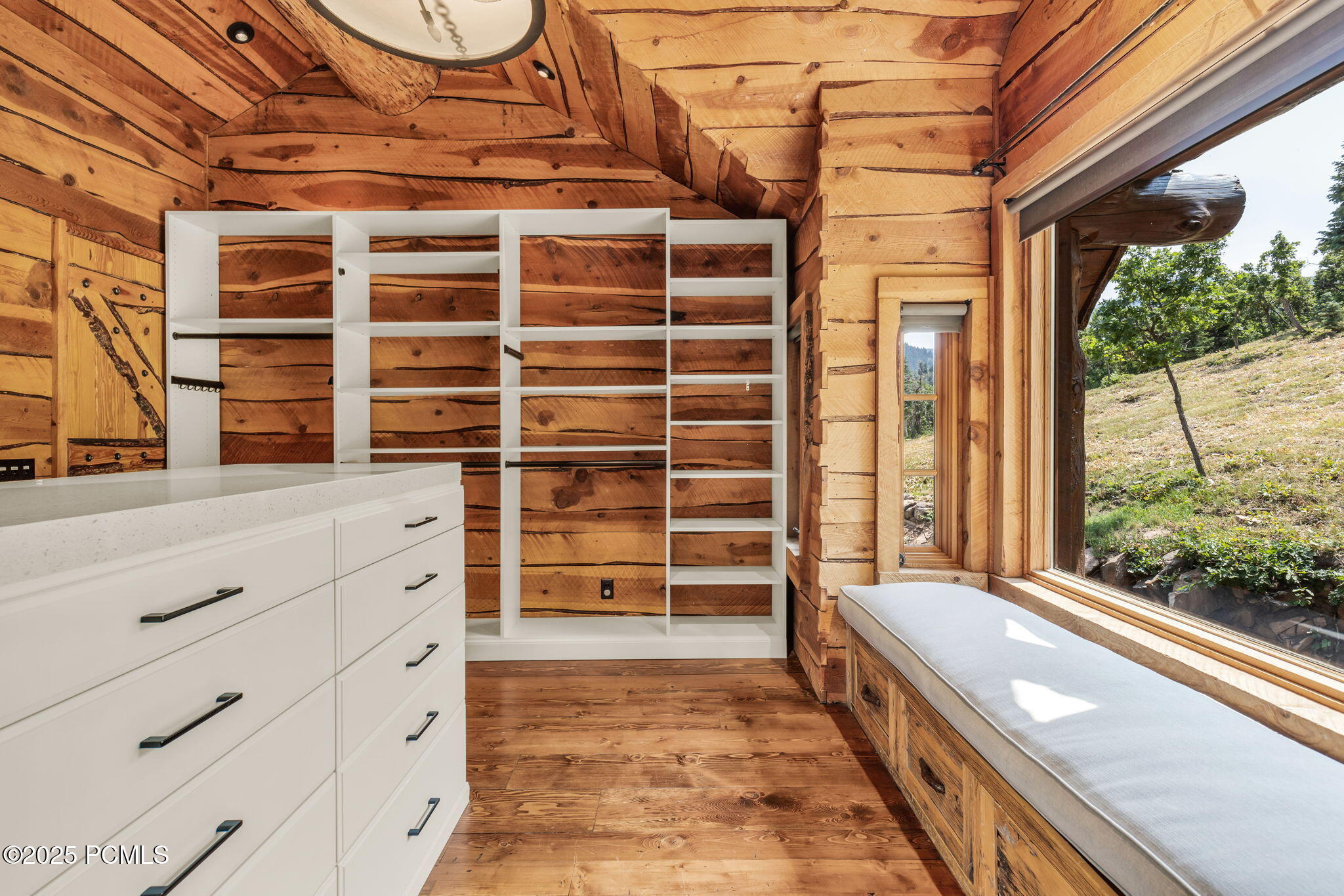 2500 W White Pine Lane