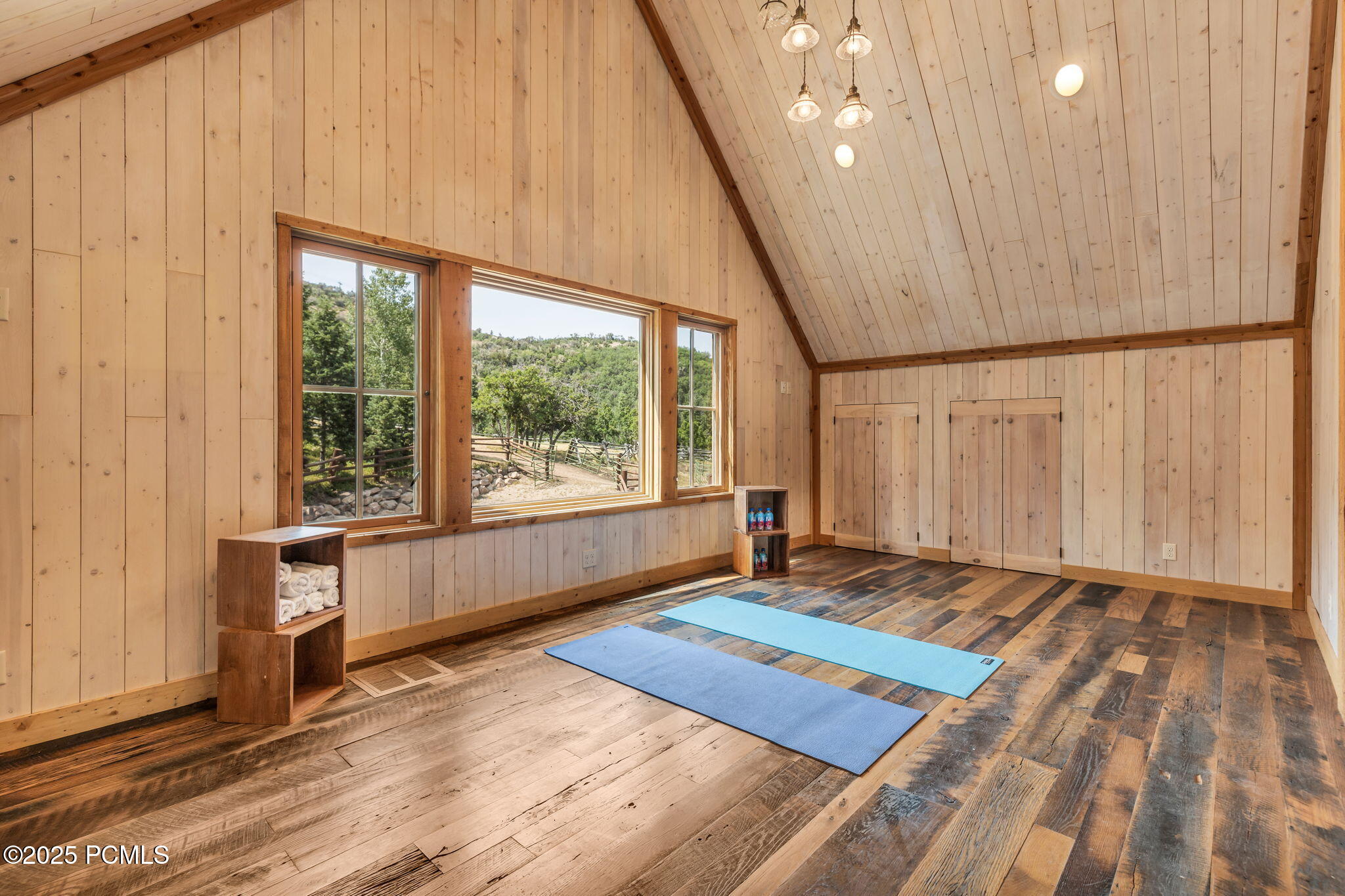 2500 W White Pine Lane