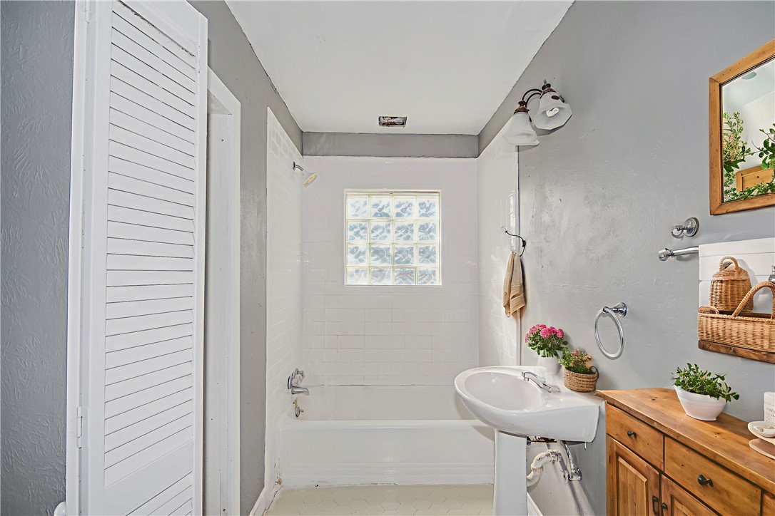 1207 East 27th Street