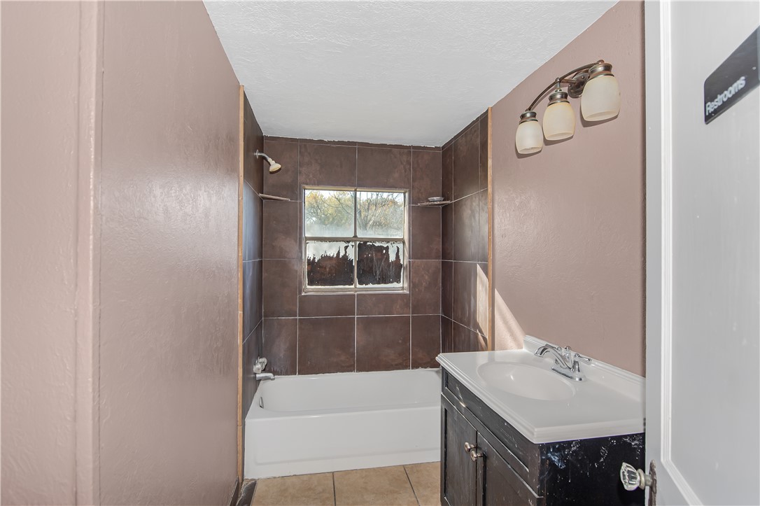 1207 East 27th Street