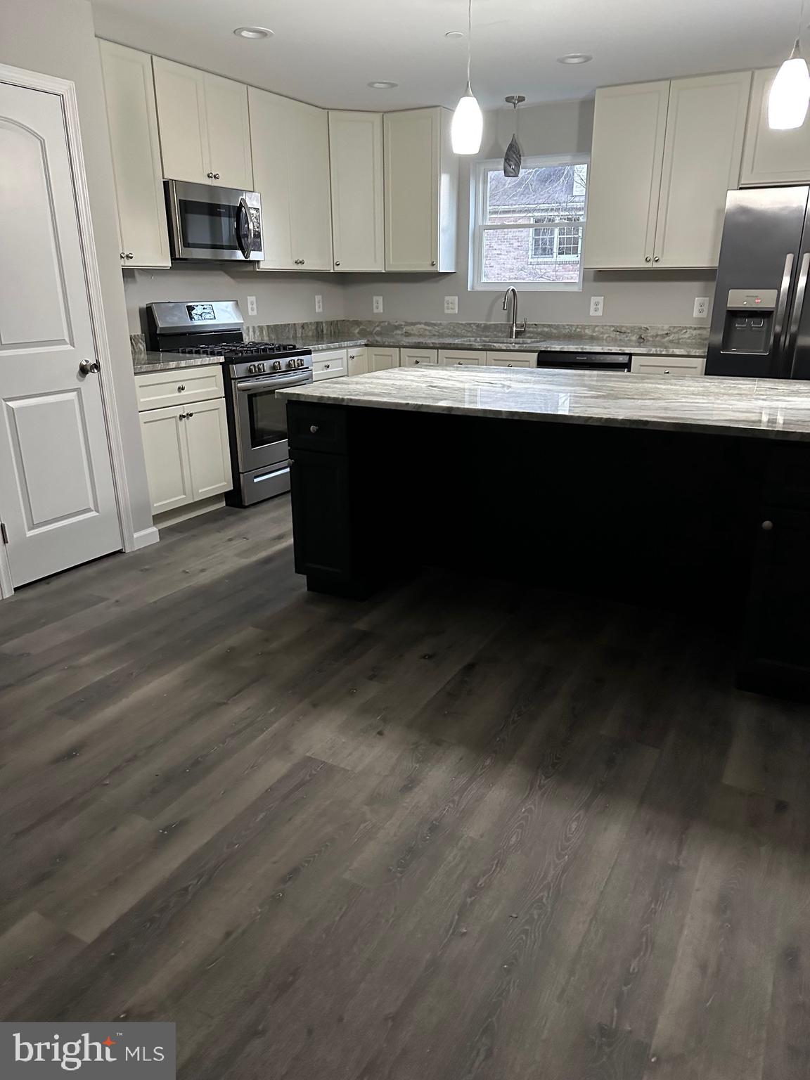 105-B SW Main Ave