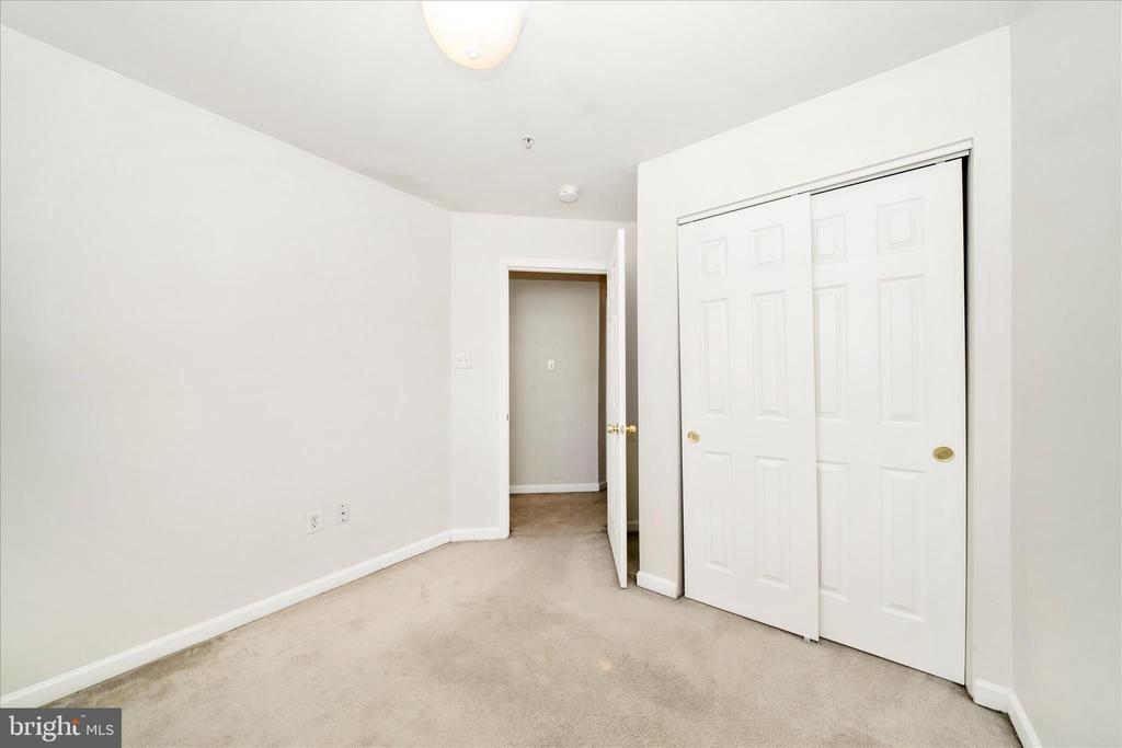 7704 ENGLISH OAK CIRCLE 10