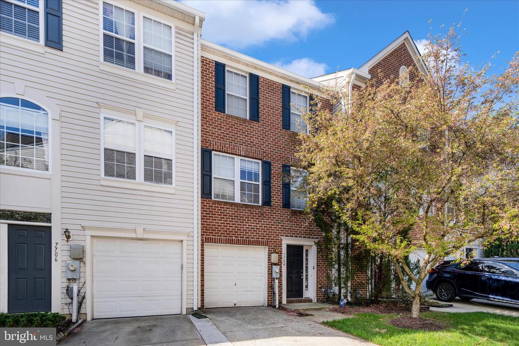 7704 ENGLISH OAK CIRCLE 10