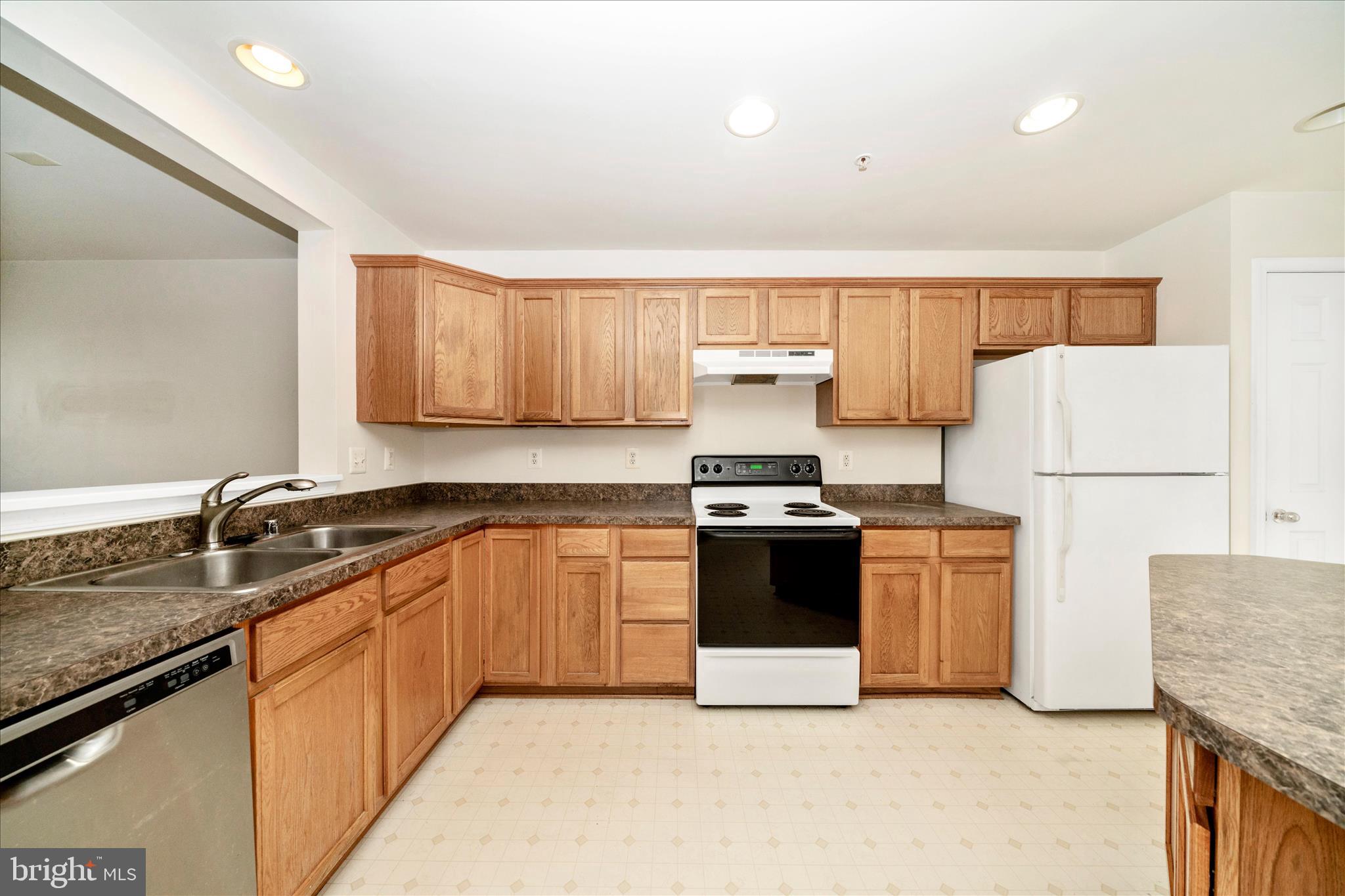 7704 ENGLISH OAK CIRCLE 10