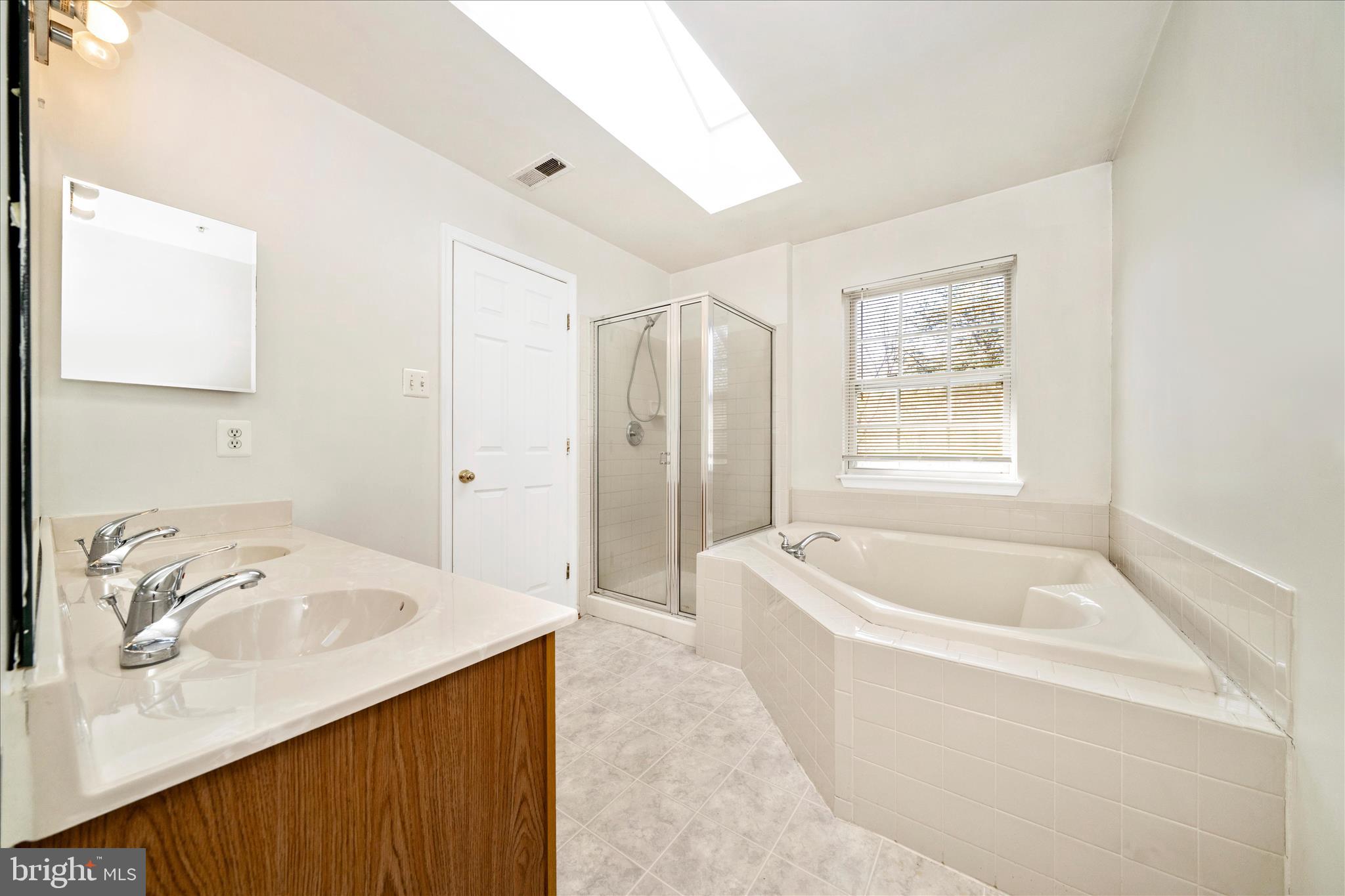 7704 ENGLISH OAK CIRCLE 10