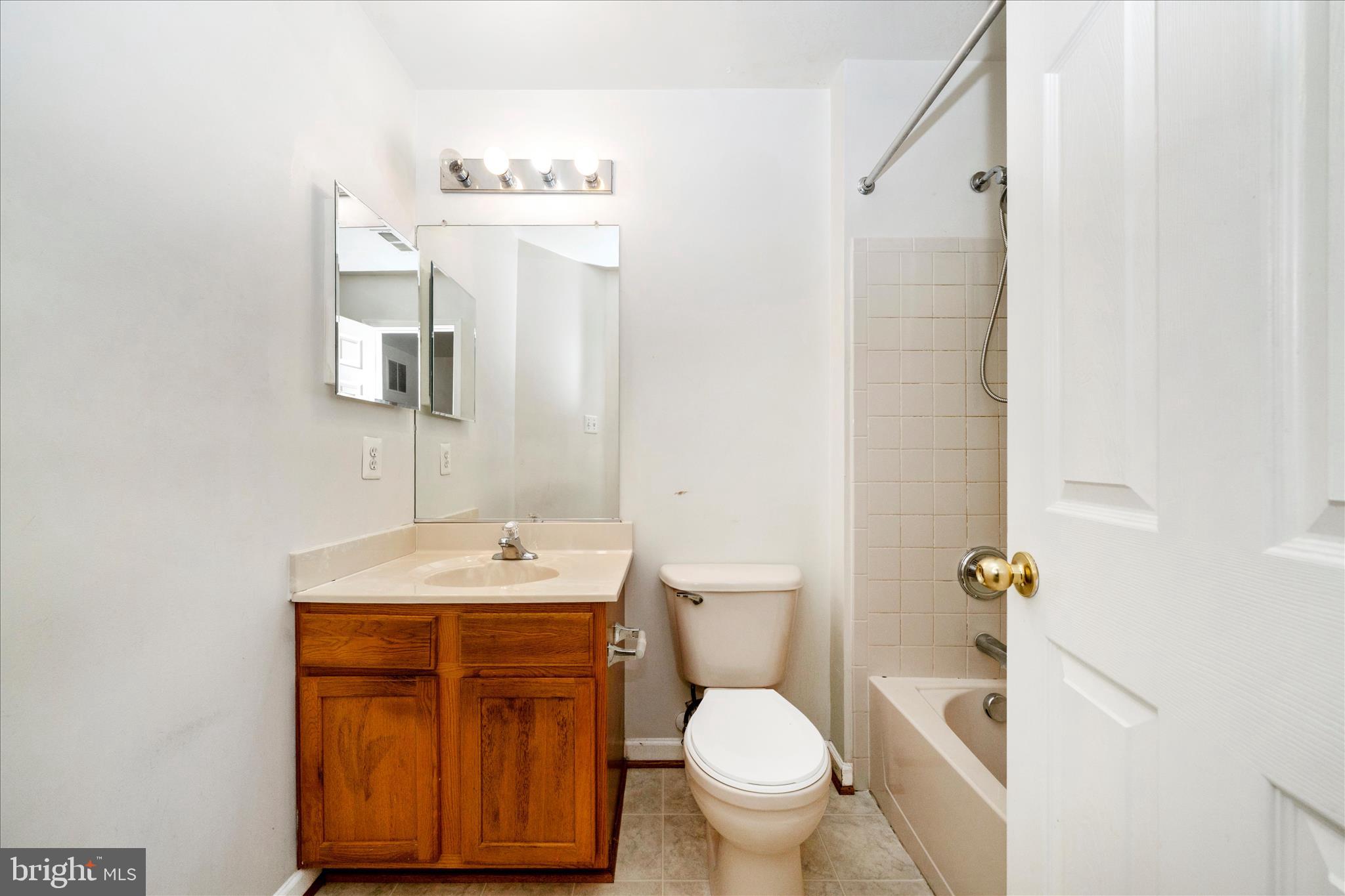 7704 ENGLISH OAK CIRCLE 10