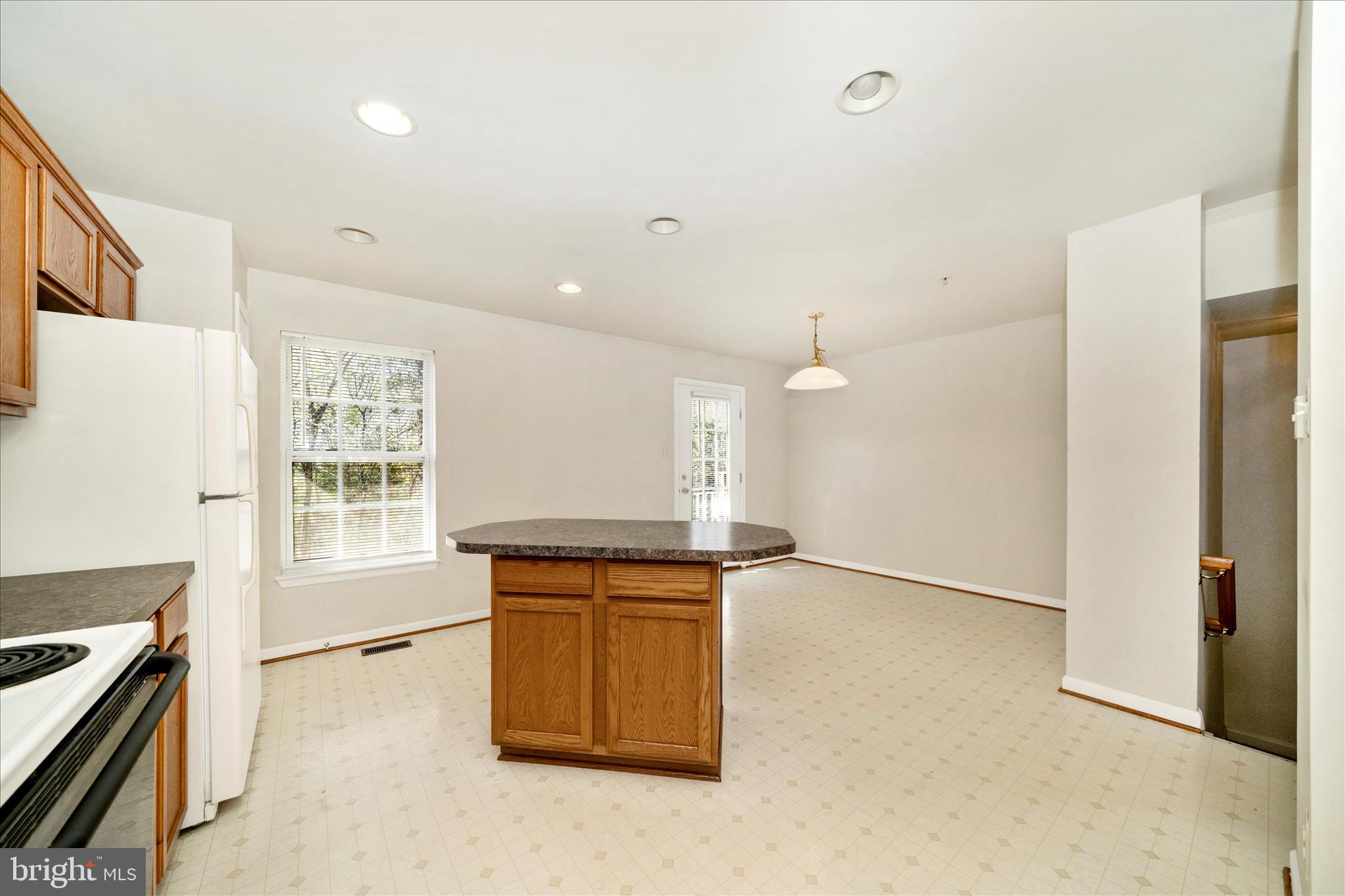 7704 ENGLISH OAK CIRCLE 10