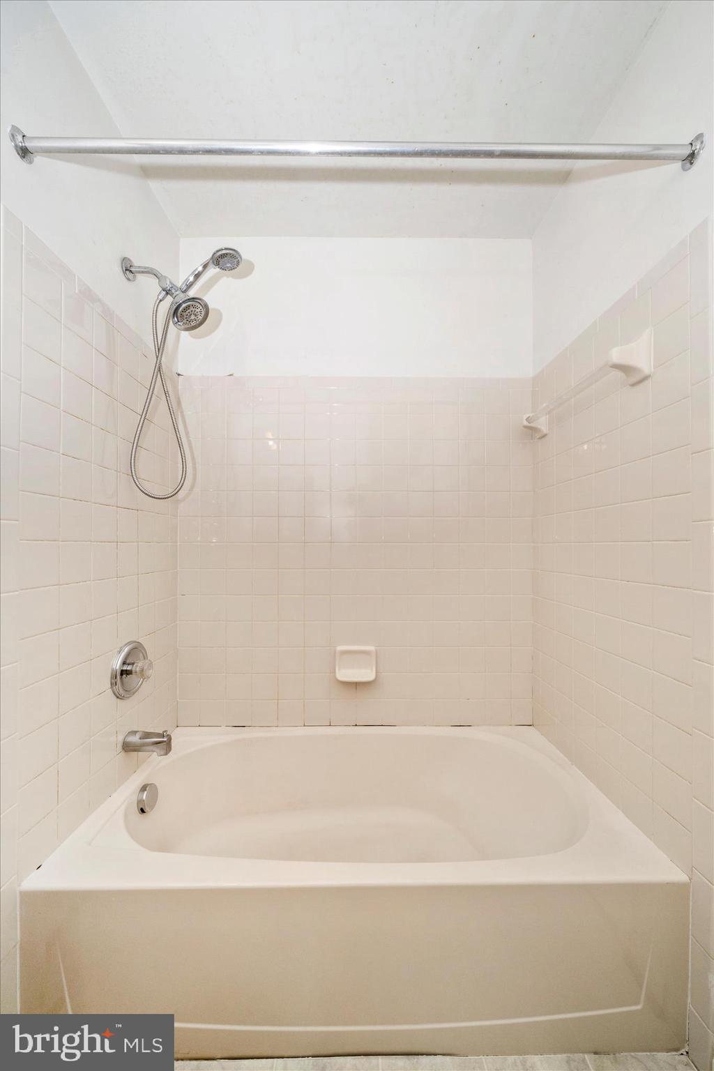 7704 ENGLISH OAK CIRCLE 10