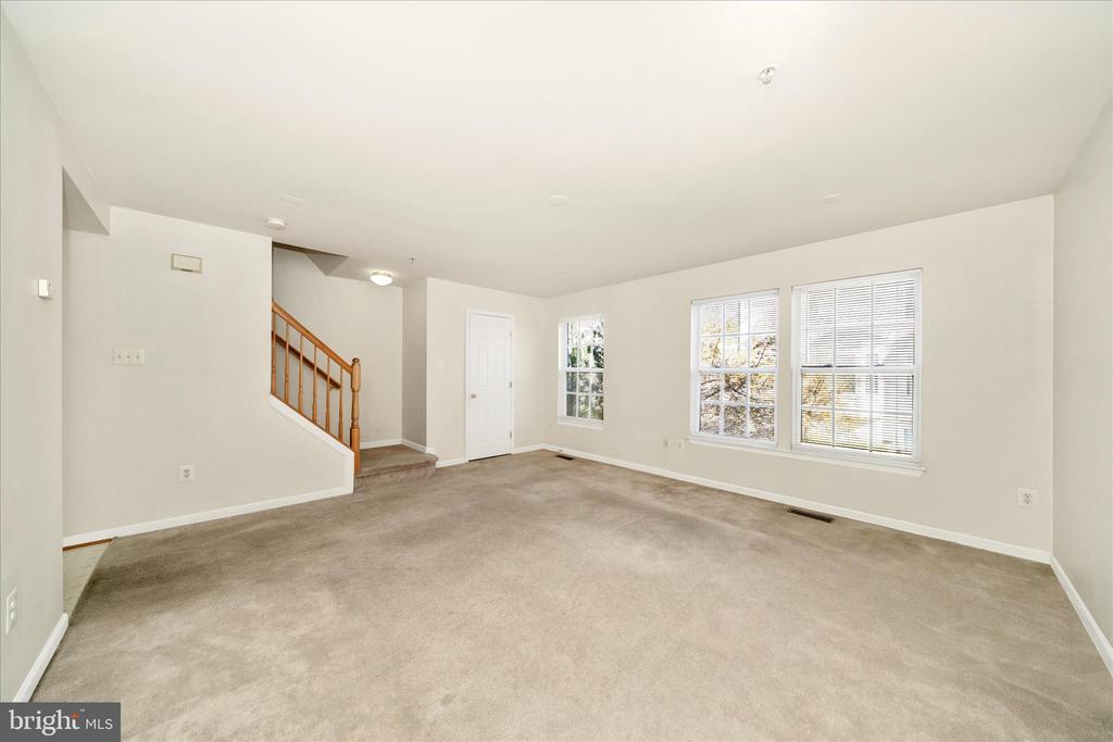 7704 ENGLISH OAK CIRCLE 10